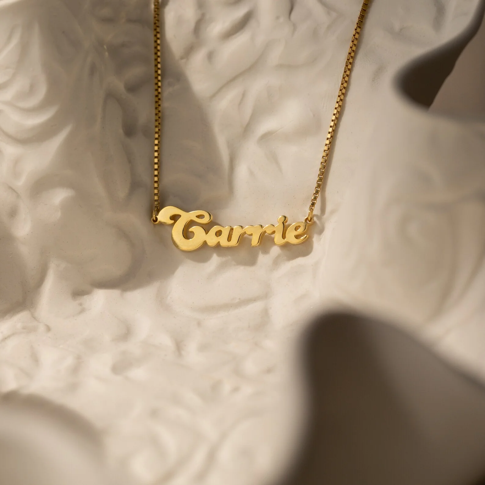 Groovy Name Necklace in Box Chain - Image 3
