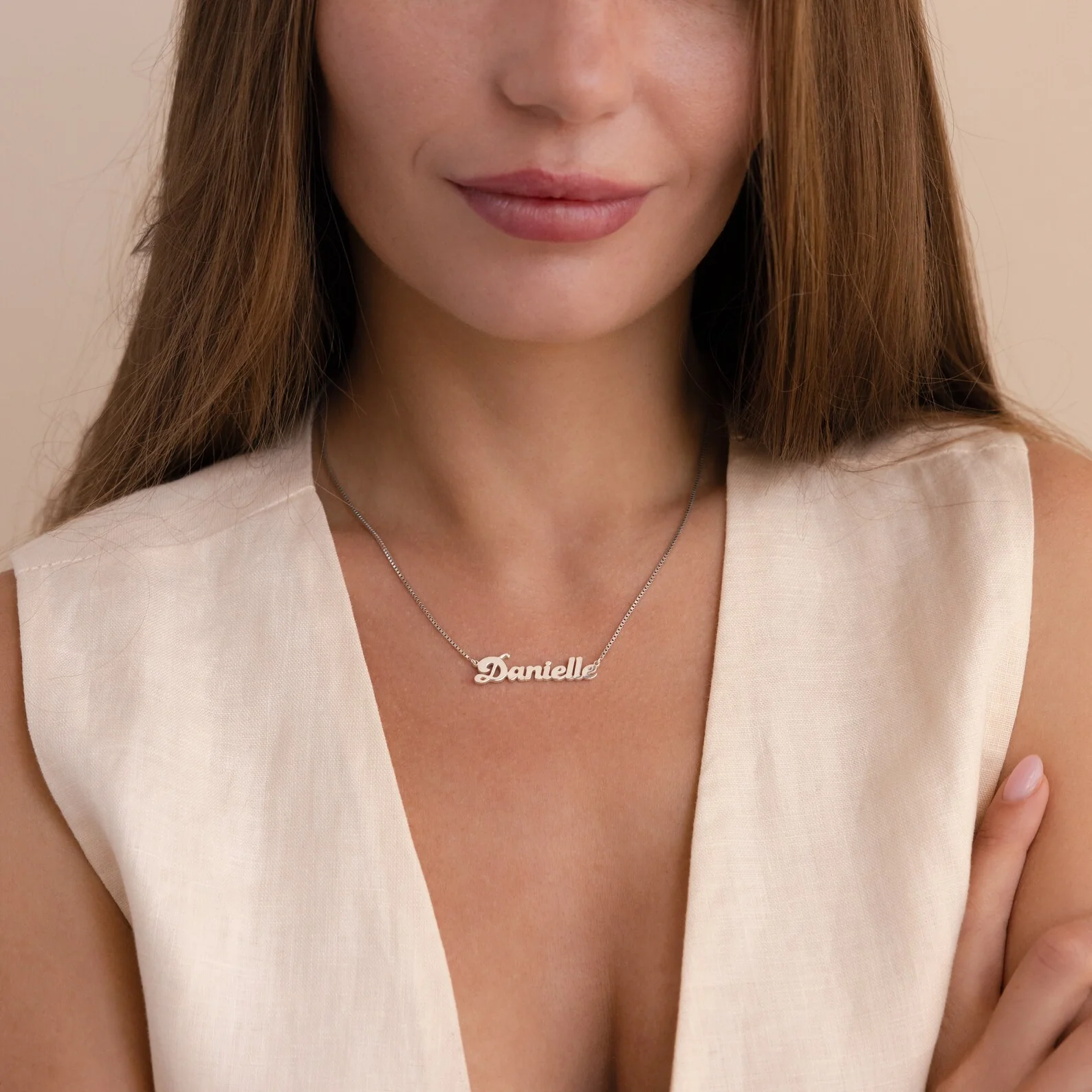 Groovy Name Necklace in Box Chain - Image 4