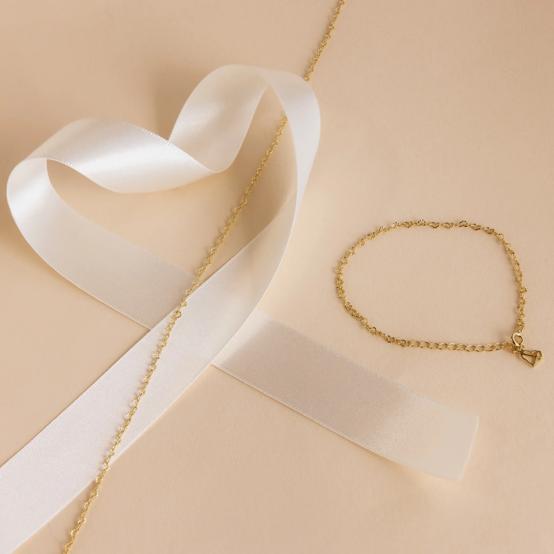 Heart Link Chain Necklace in 18K Gold - Image 6