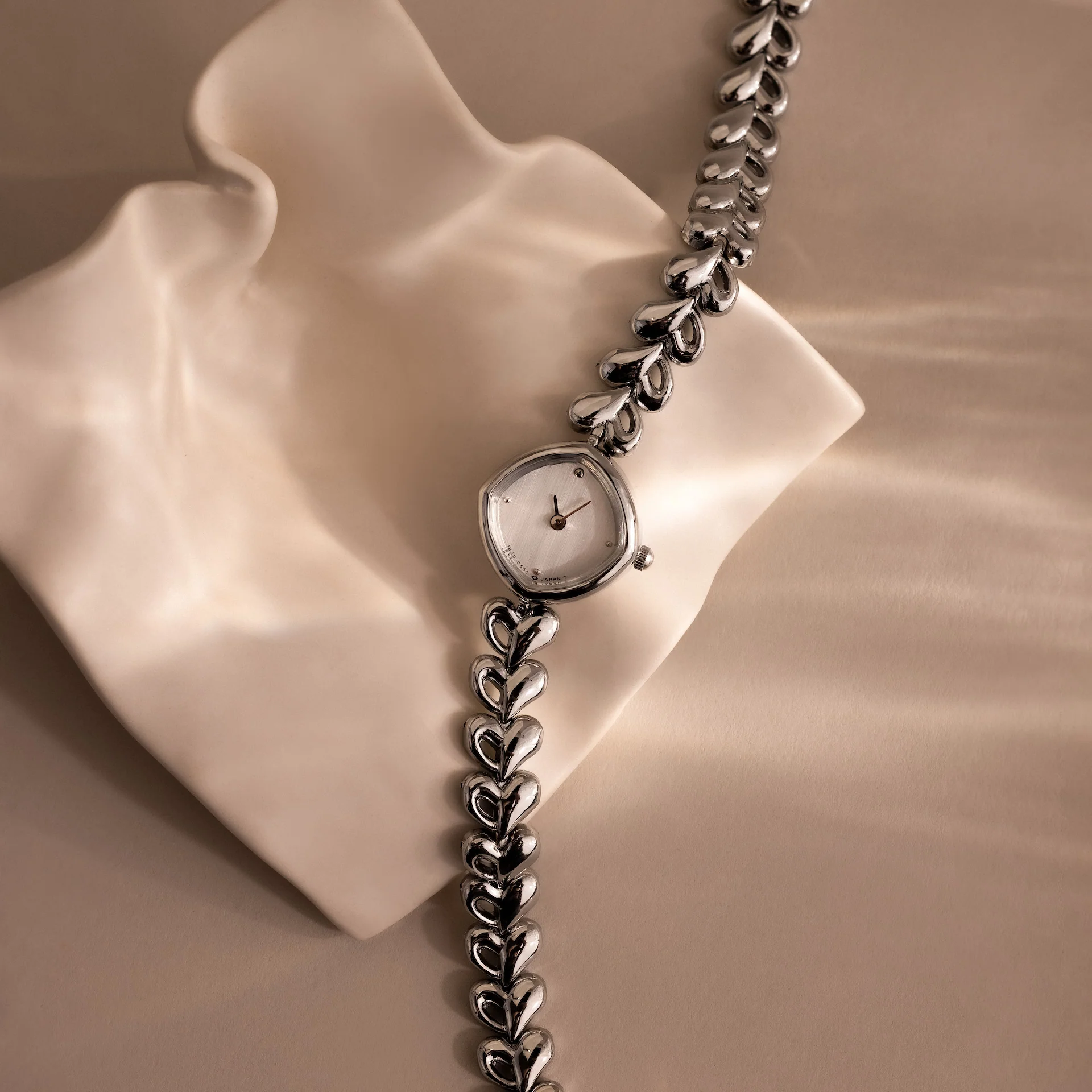 Heart Link Timepiece - Image 4