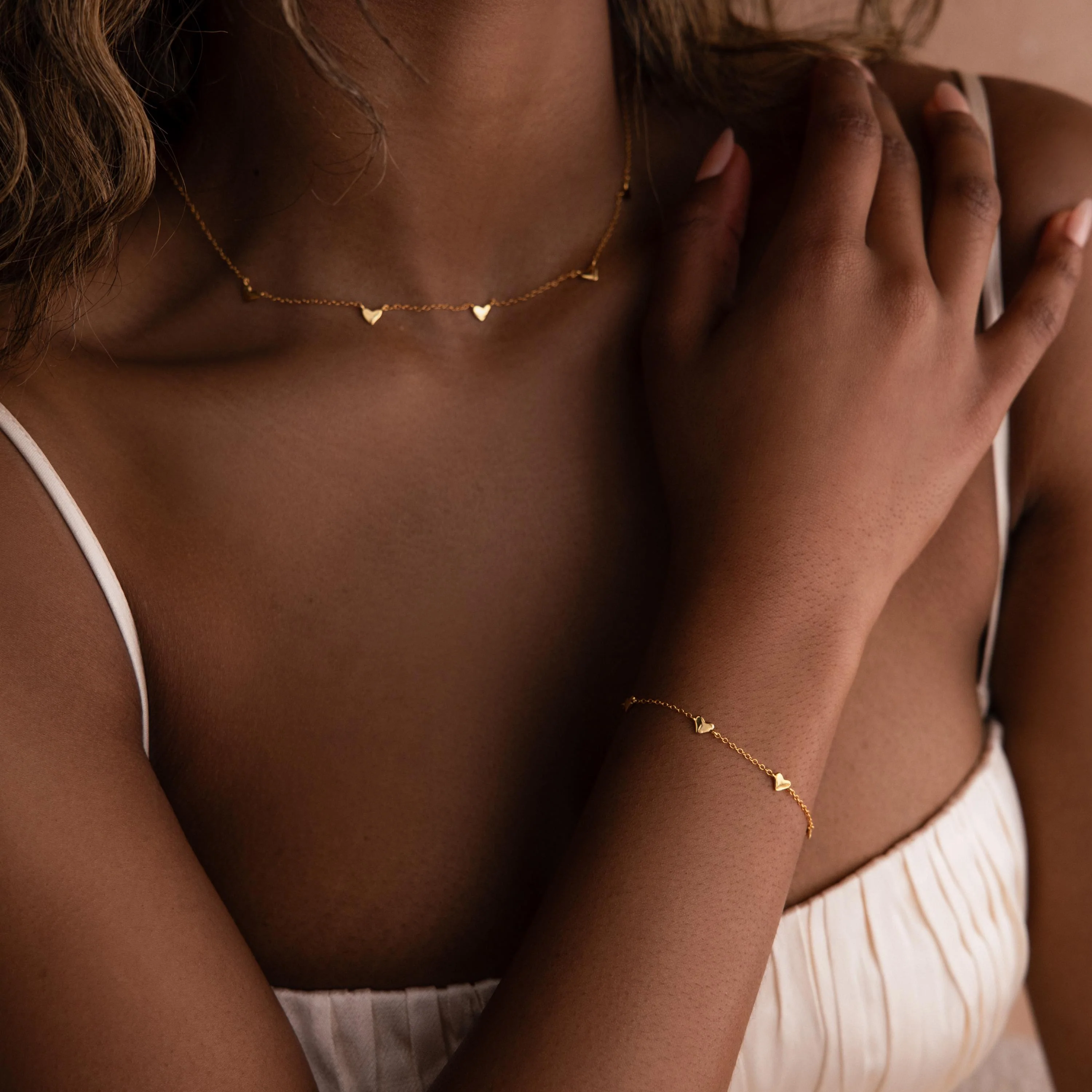 Heart Station Bracelet in 18K Gold - Image 8