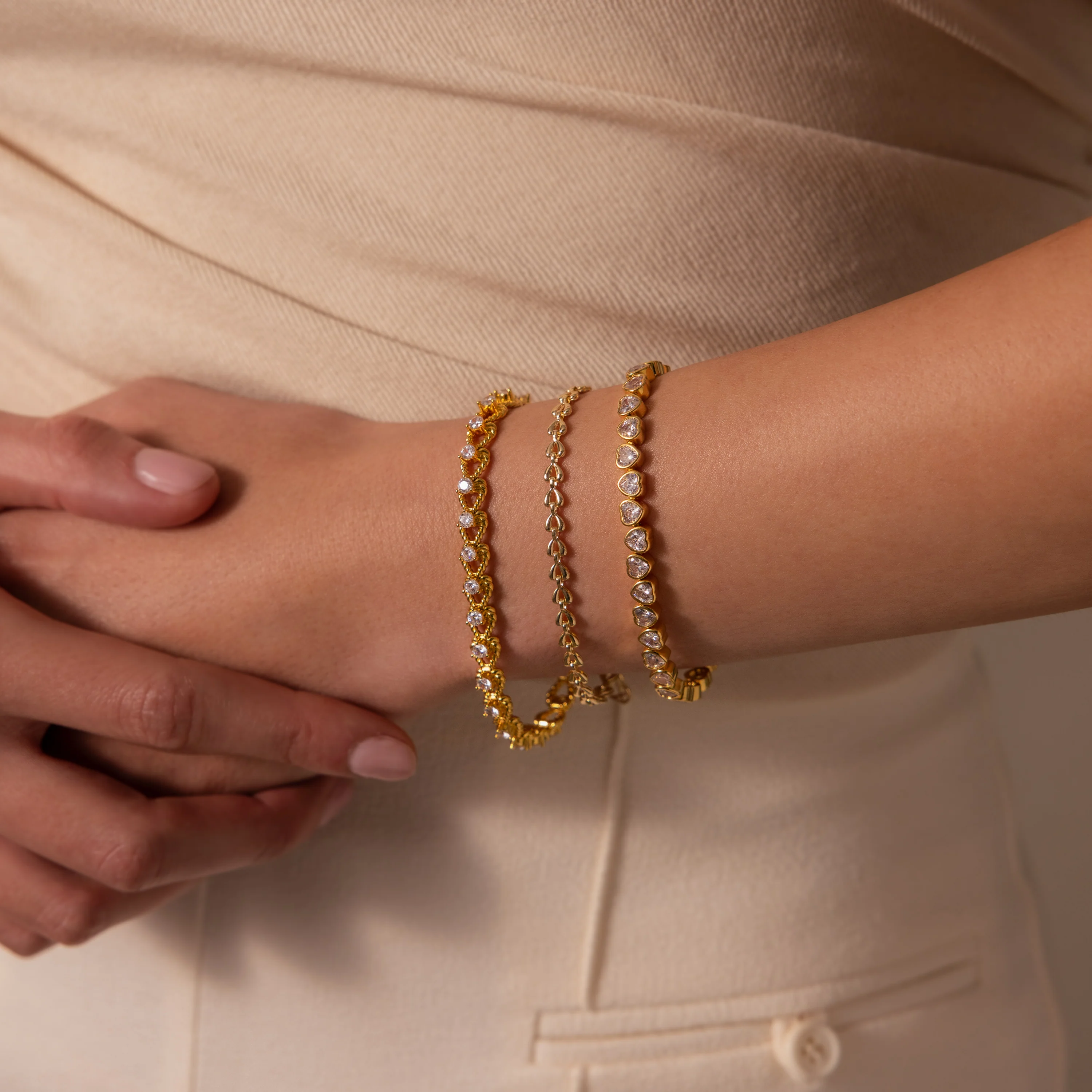Heart Tennis Bracelet in 18K Gold - Image 4