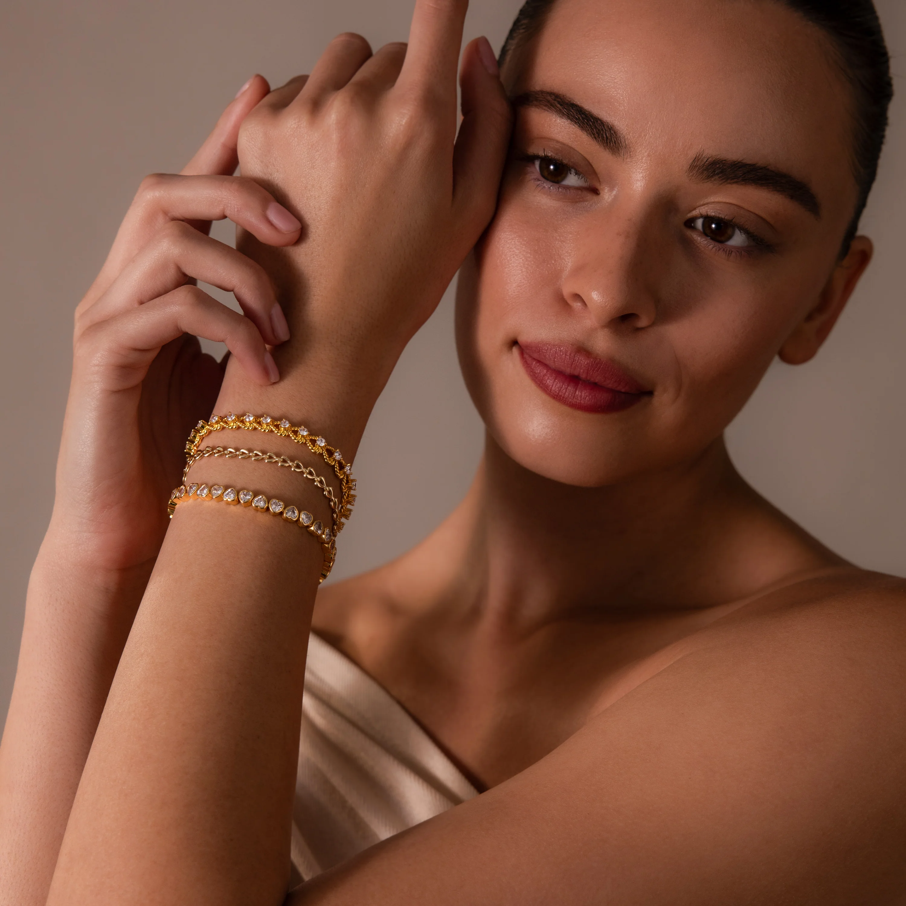 Heart Tennis Bracelet in 18K Gold - Image 6