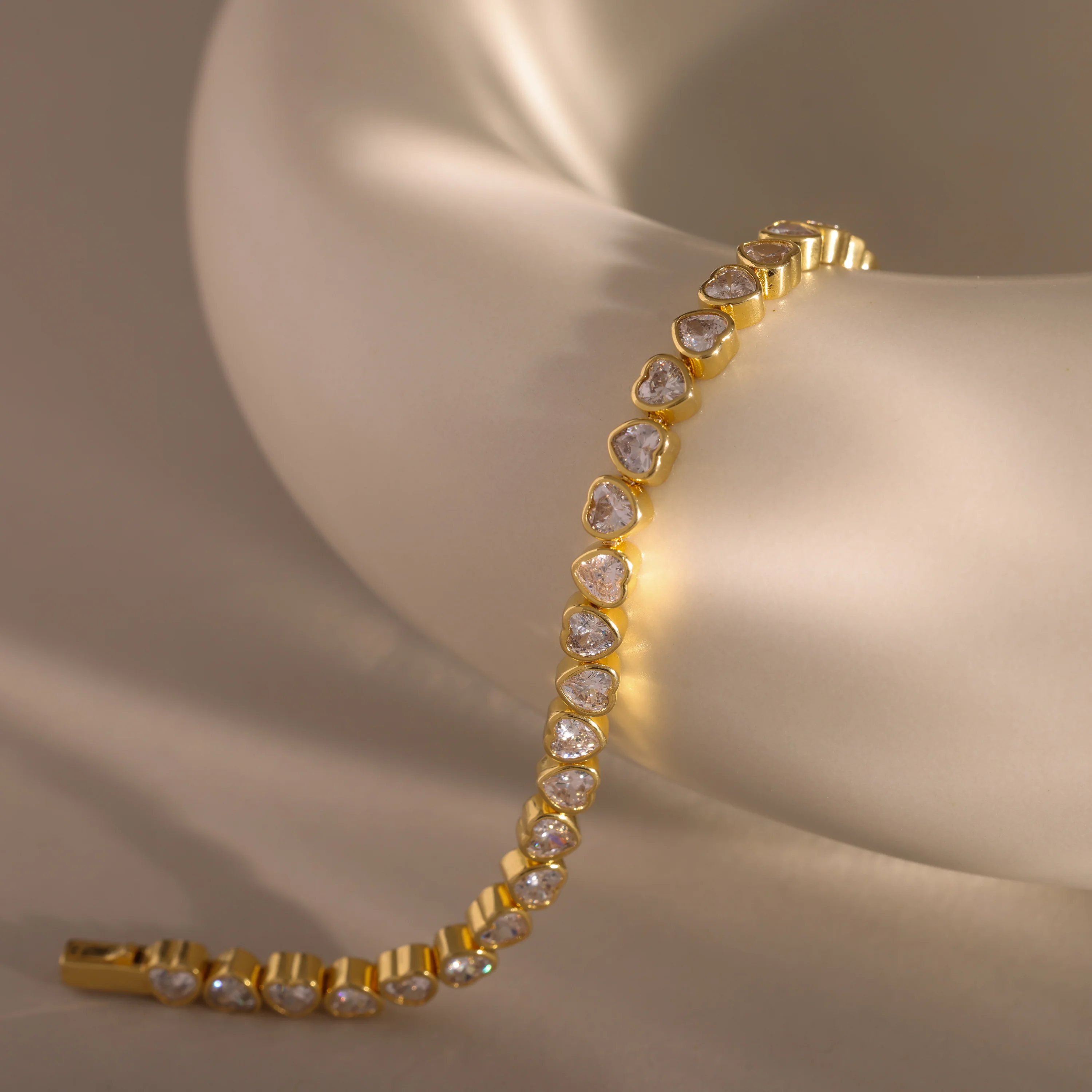 Heart Tennis Bracelet in 18K Gold - Image 7