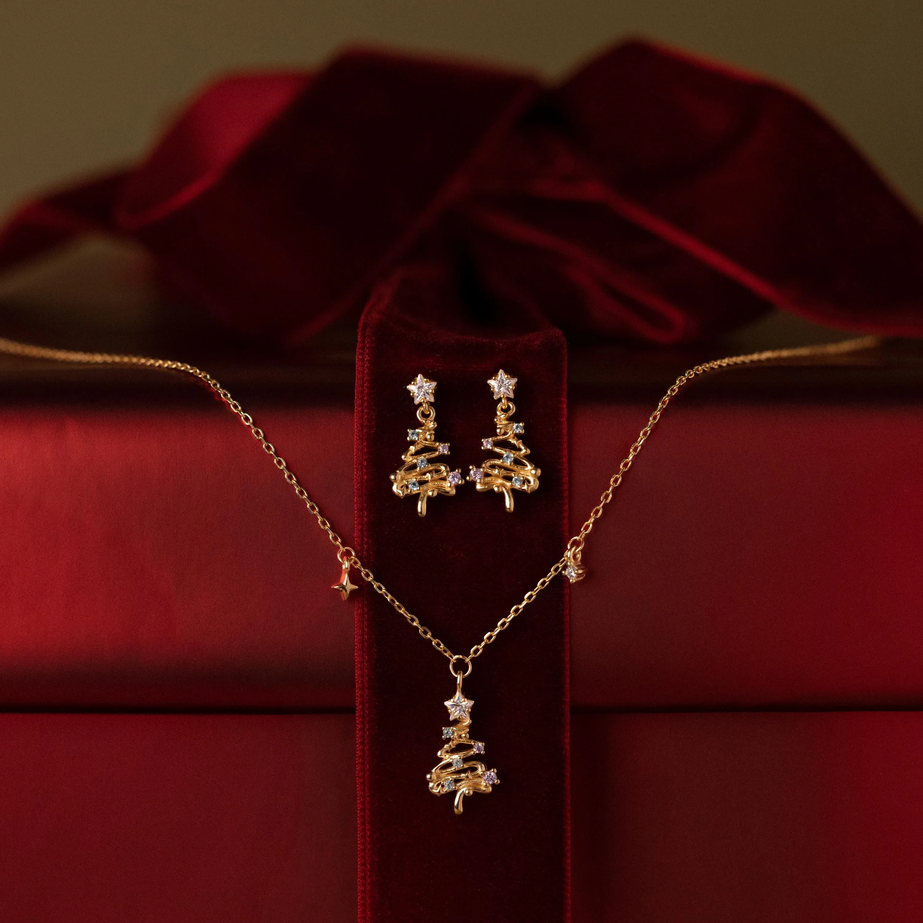 Holiday Diamond Tree Necklace in 18K Gold - Image 5