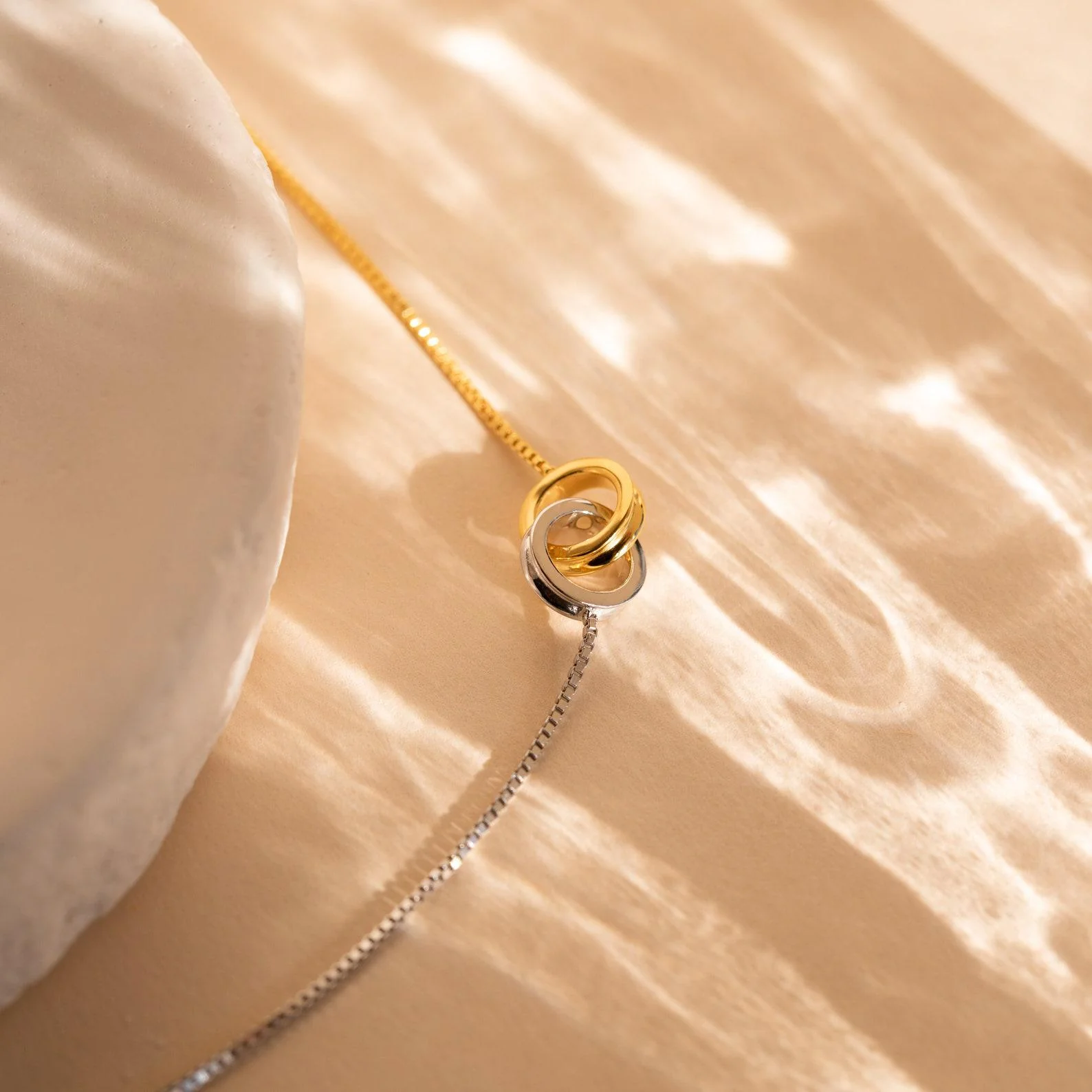 Interlocking Circles Necklace and Bracelet Set - Image 4