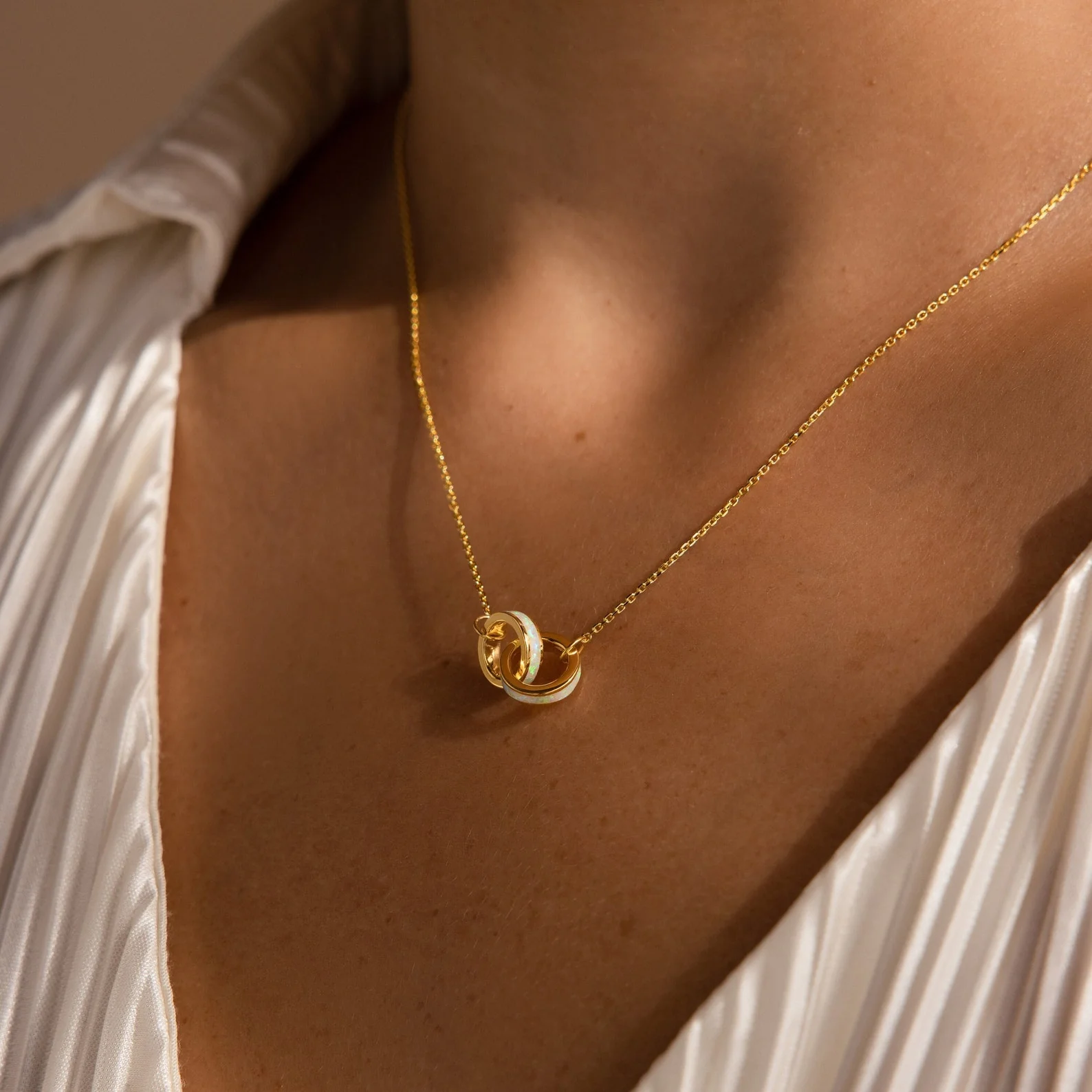 Interlocking Opal Inlay Necklace and Bracelet Set in 18K Gold - Image 4