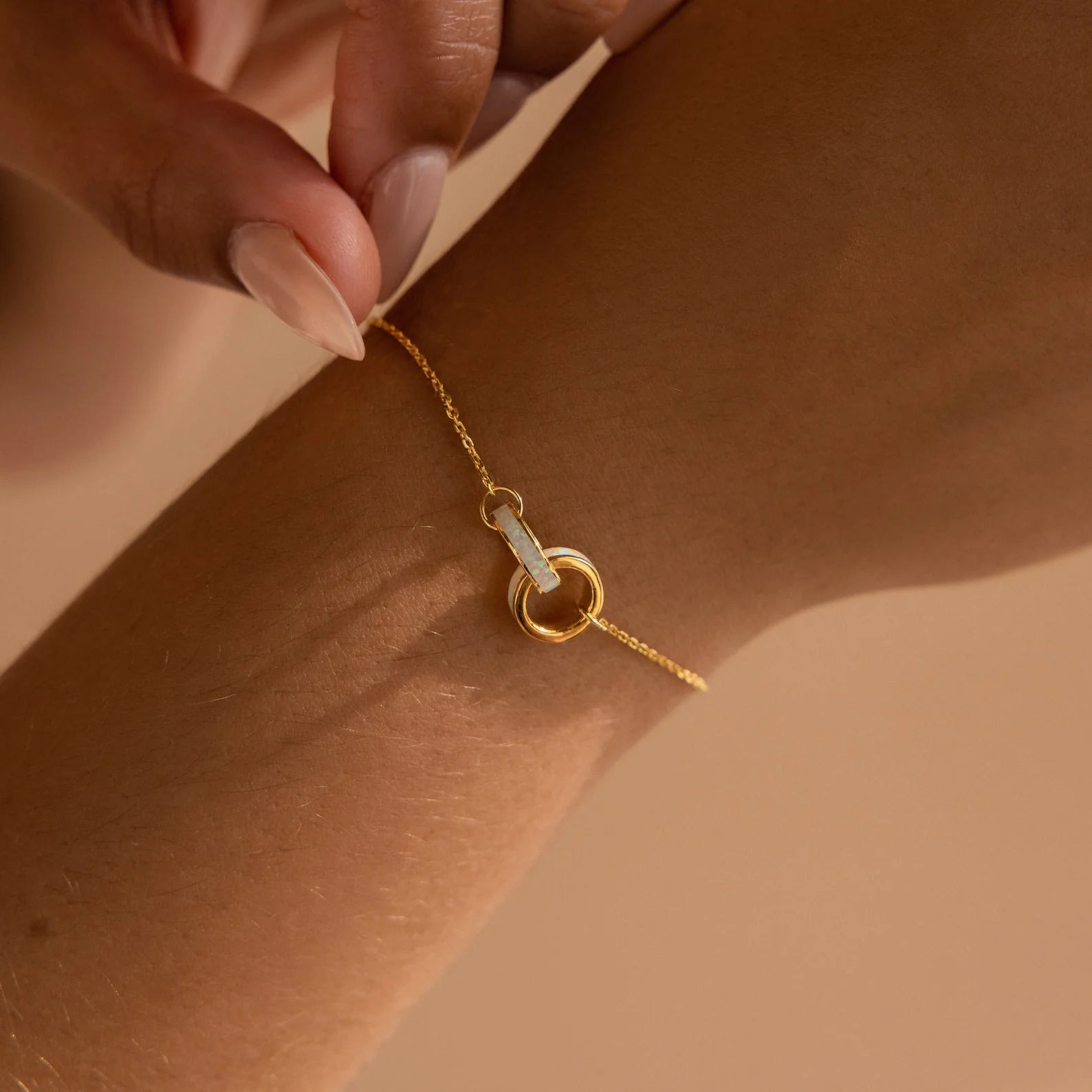 Interlocking Opal Inlay Necklace and Bracelet Set in 18K Gold - Image 6