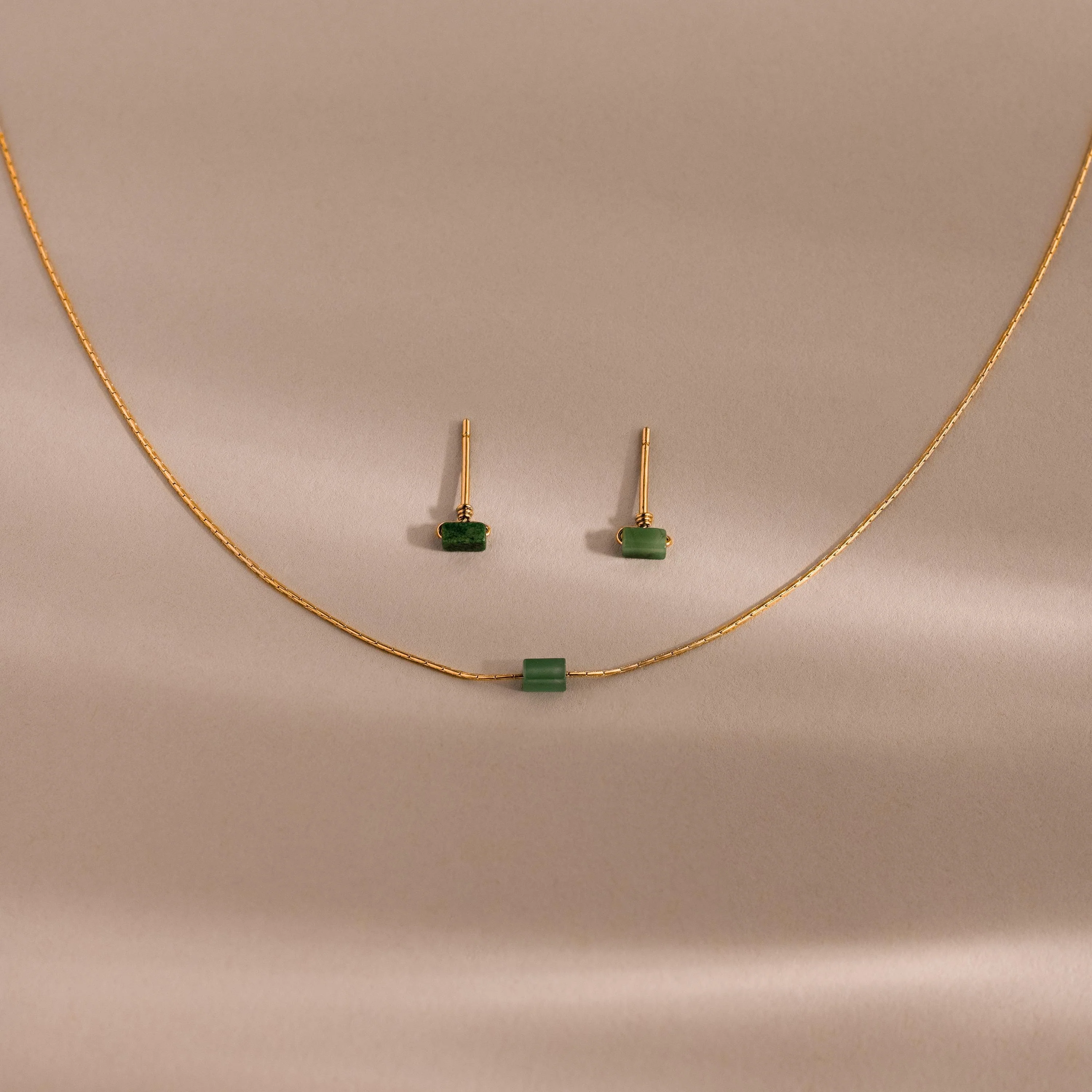 Jade Bar Jewelry Set in 18K Gold - Image 7