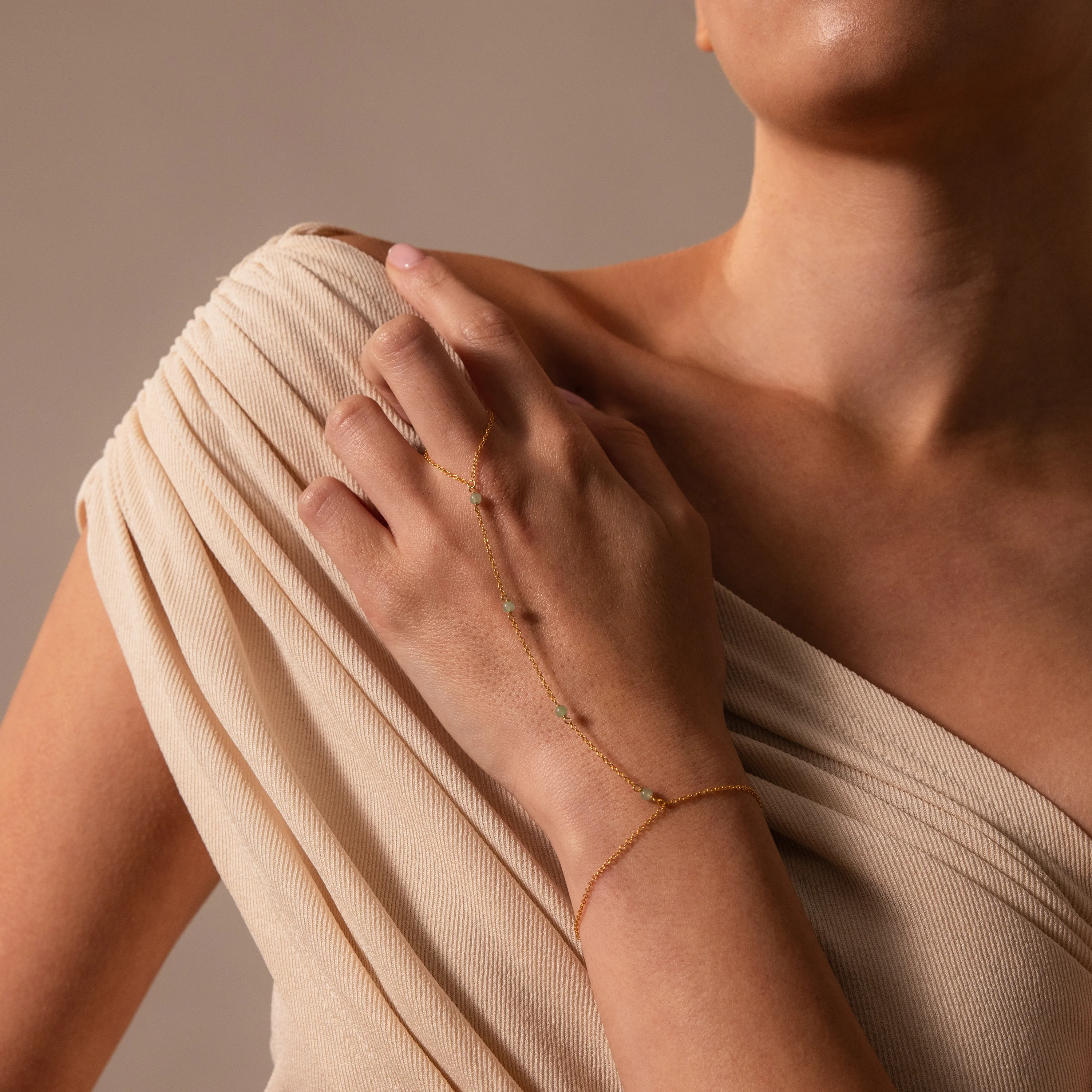 Jade Hand Chain Bracelet in 18K Gold - Image 3