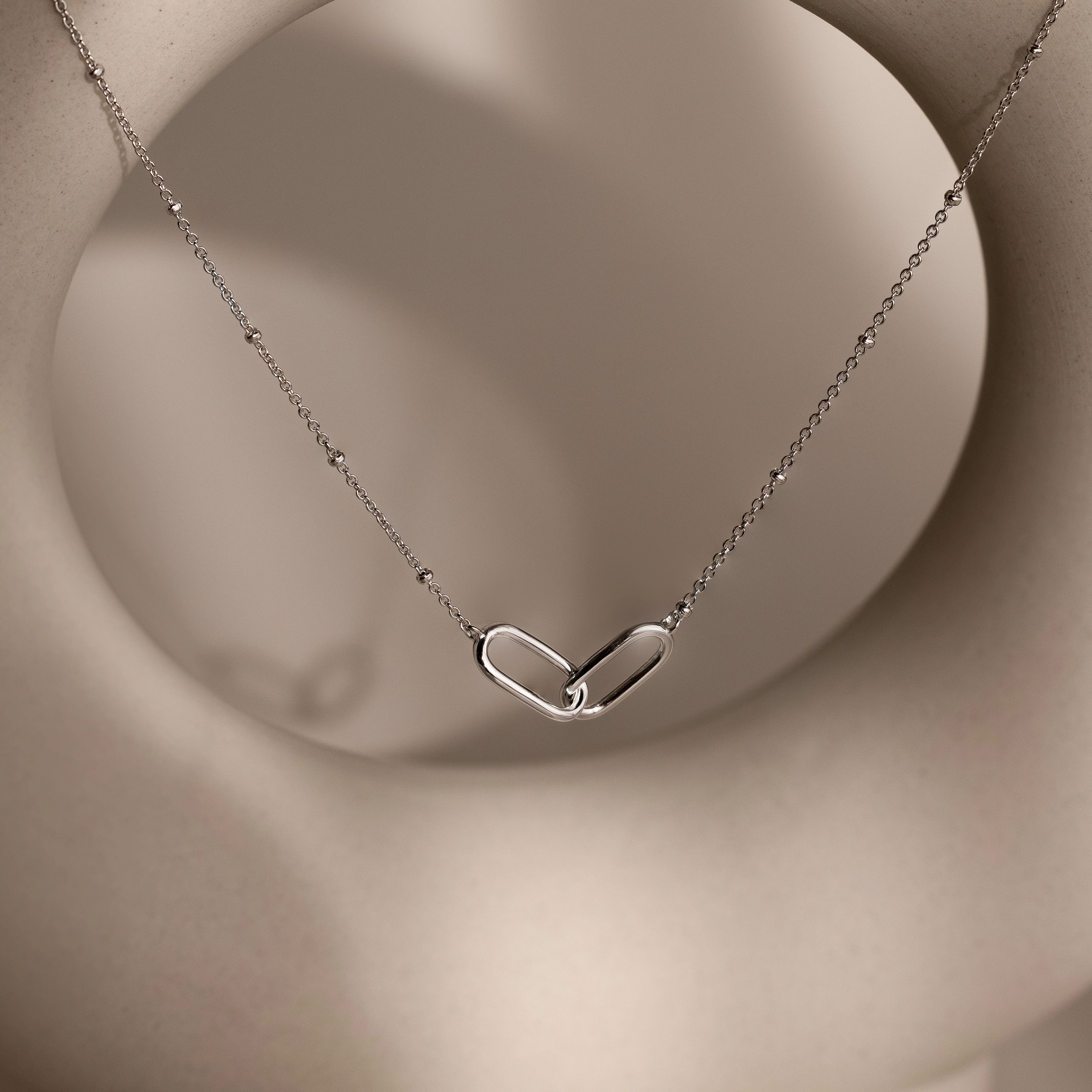 Linked Pendant Necklace in Silver - Image 4