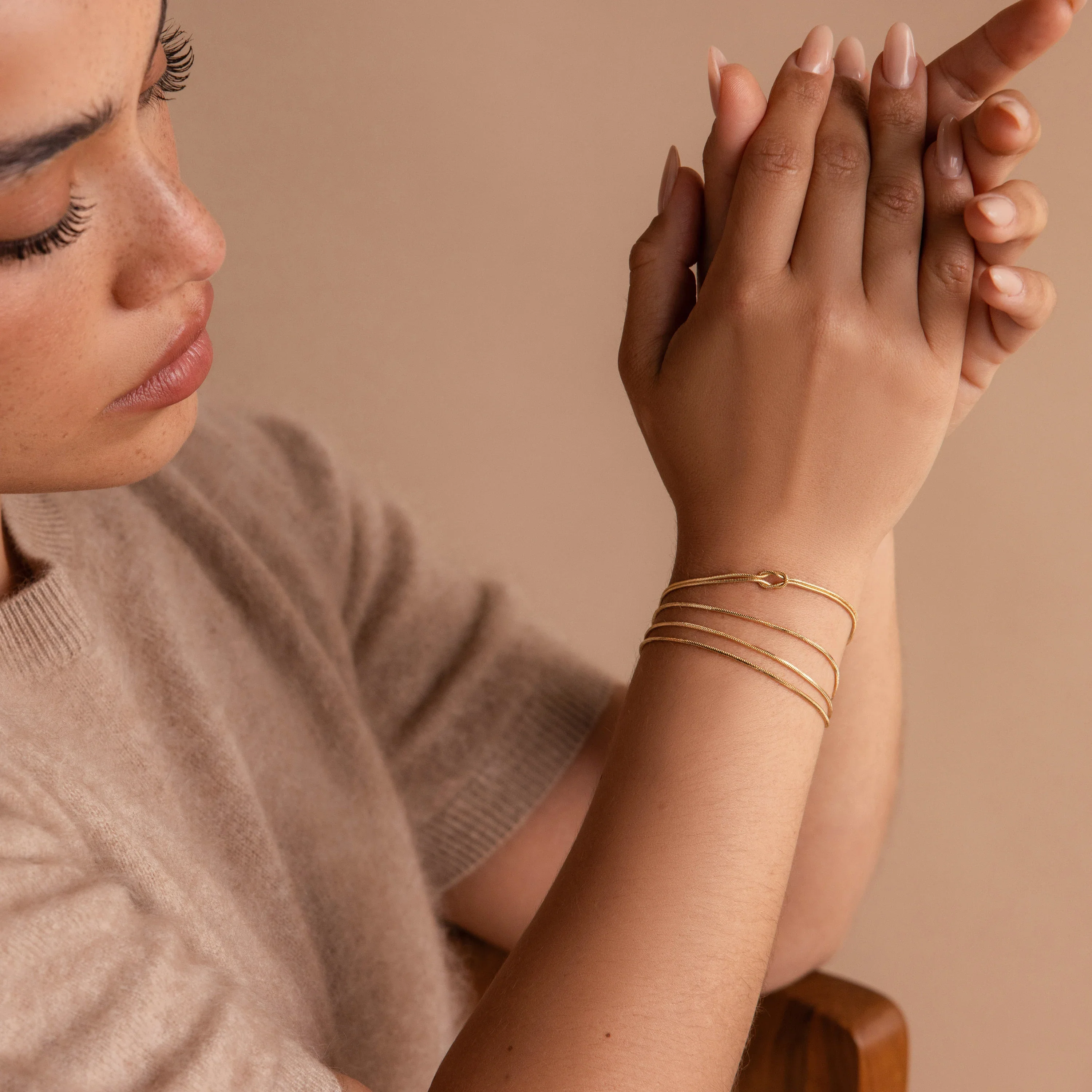 Love Knot Bracelet in 18K Gold - Image 5