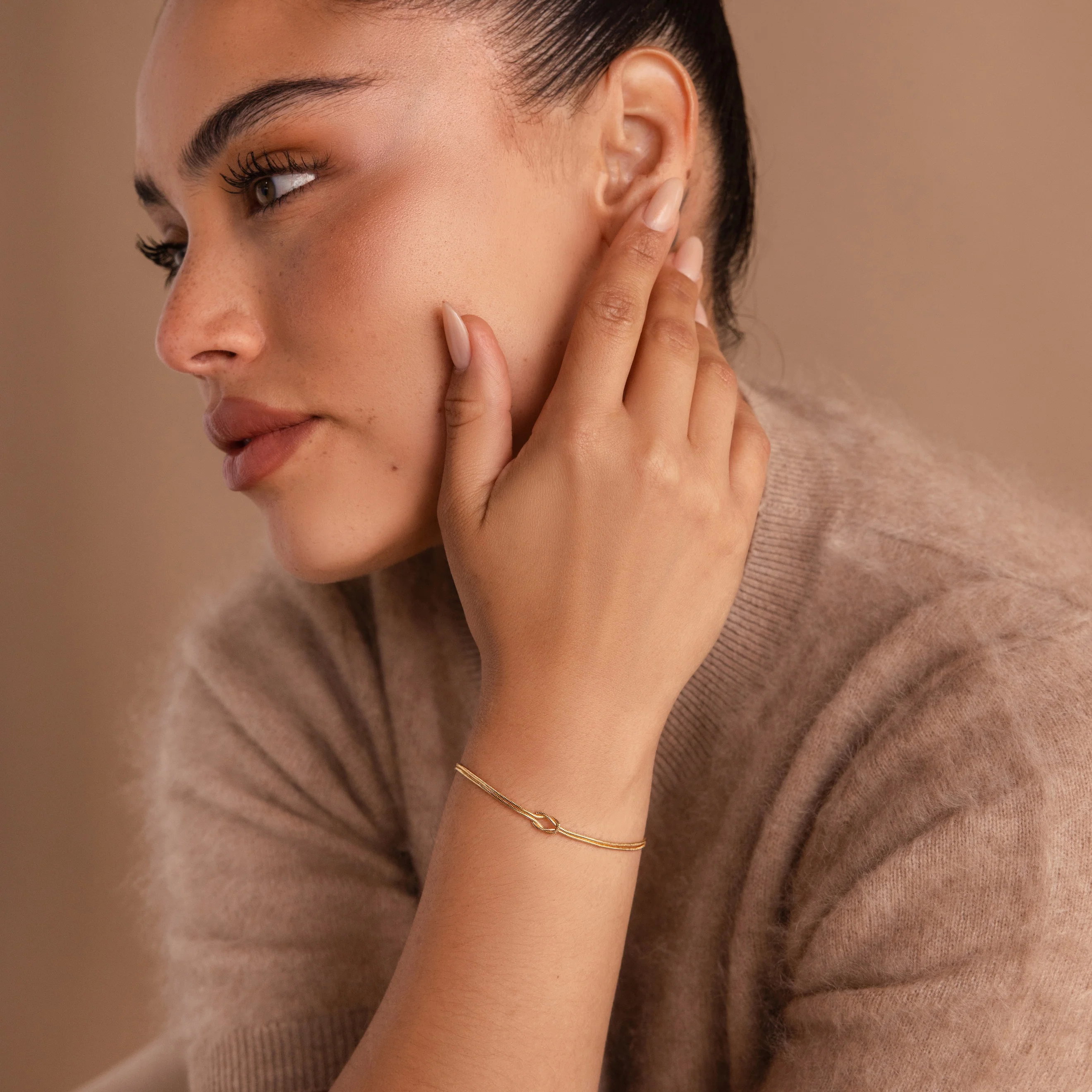 Love Knot Bracelet in 18K Gold - Image 7