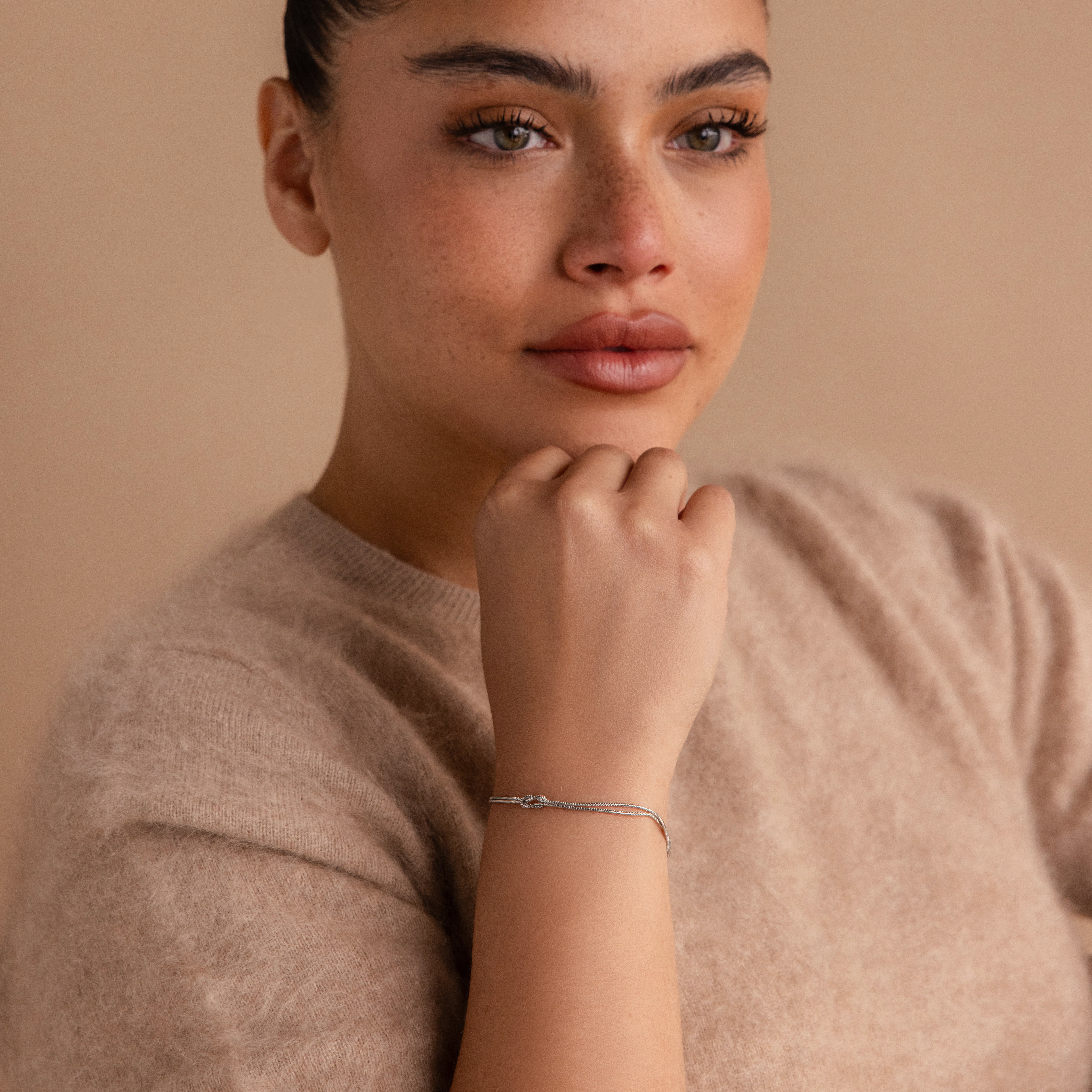 Love Knot Bracelet in Silver - Image 4