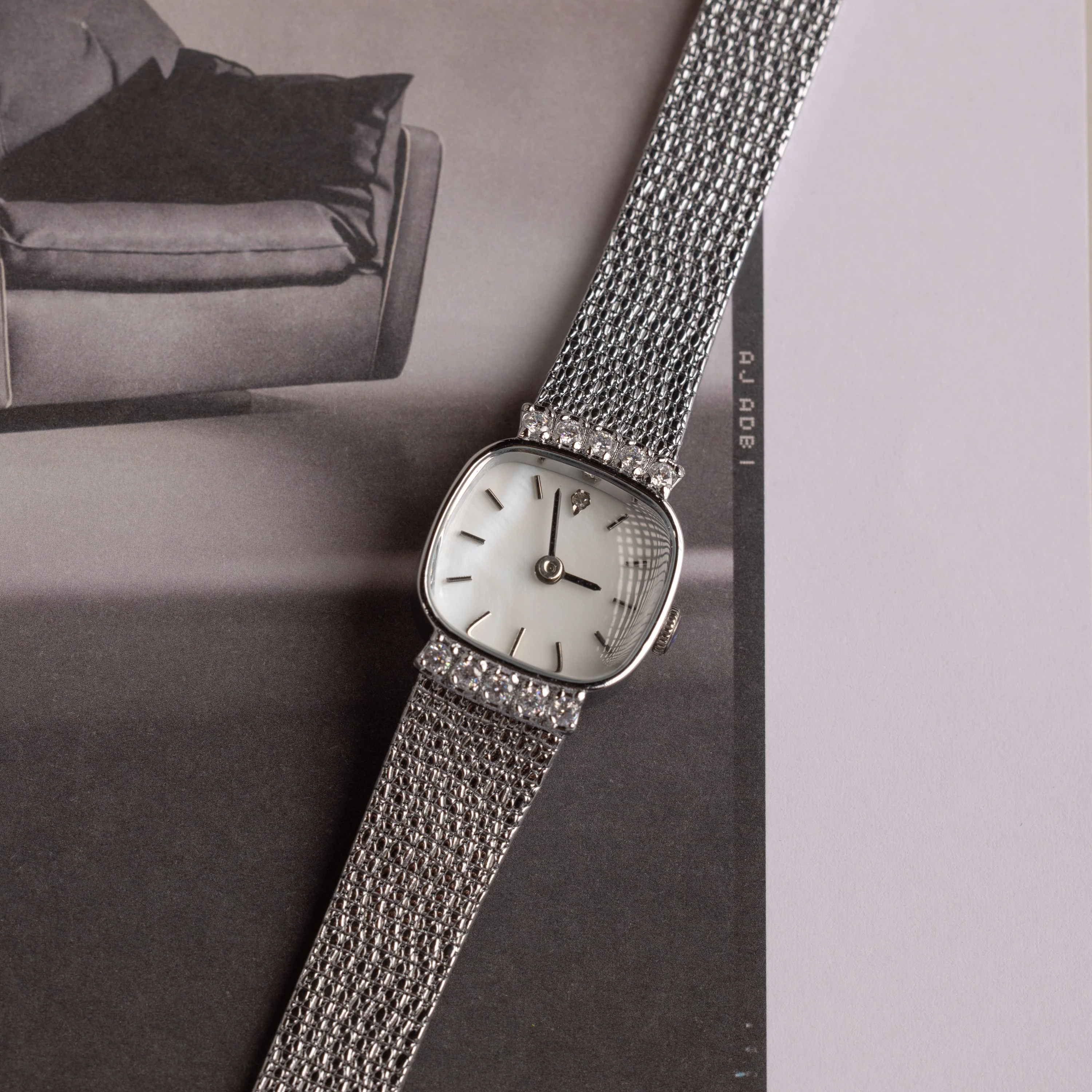 Luxe Square Timepiece in Silver - Image 3