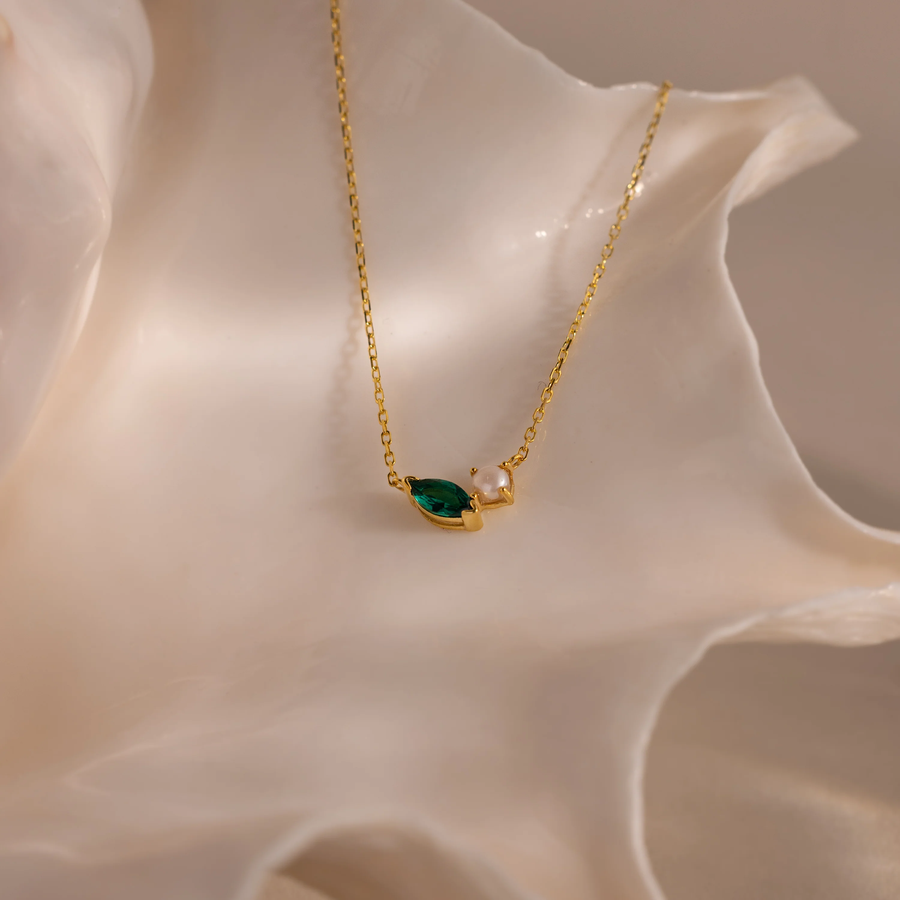 Marquise Emerald & Pearl Necklace - Image 3