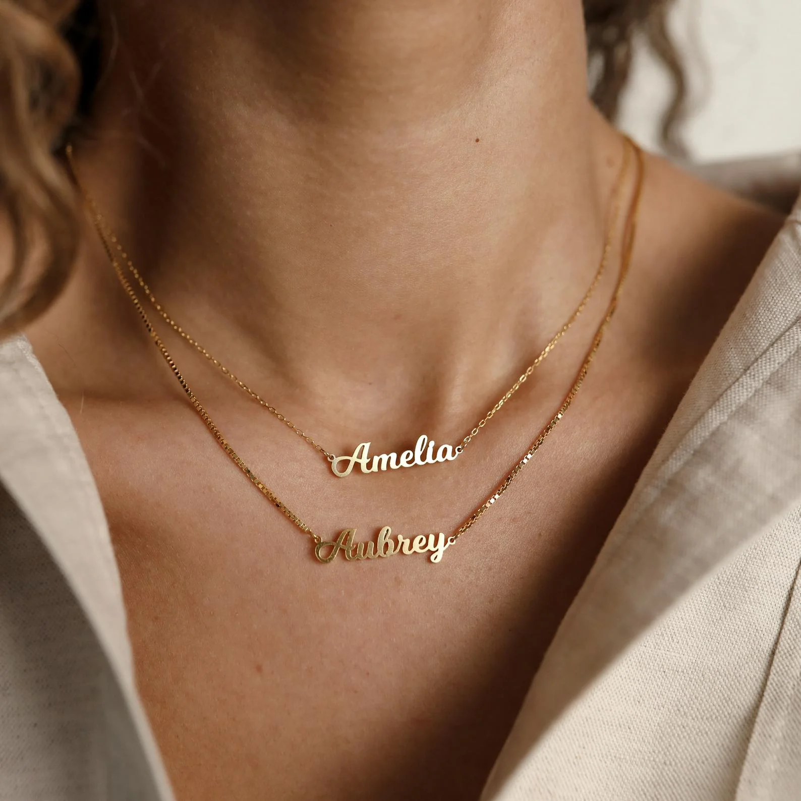 Mellow Name Necklace in 18K Gold - Image 4