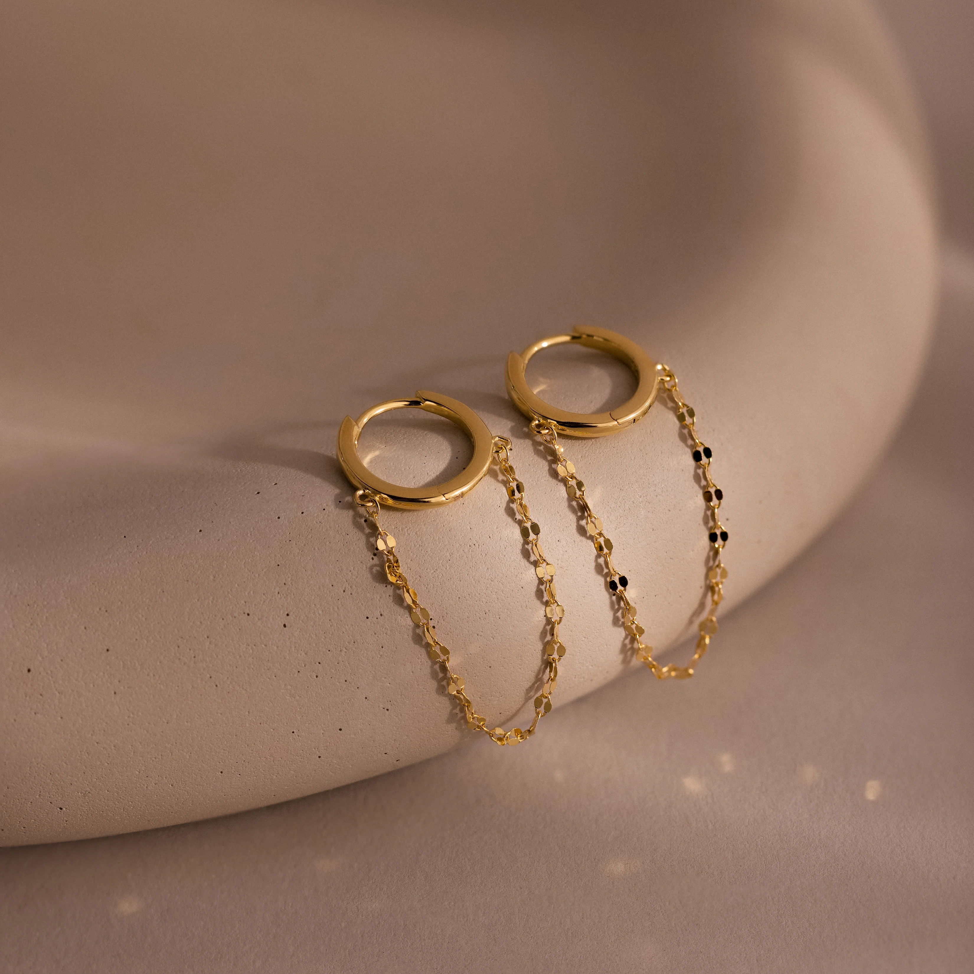 Mirror Chain Huggies in 18K Gold - Image 3