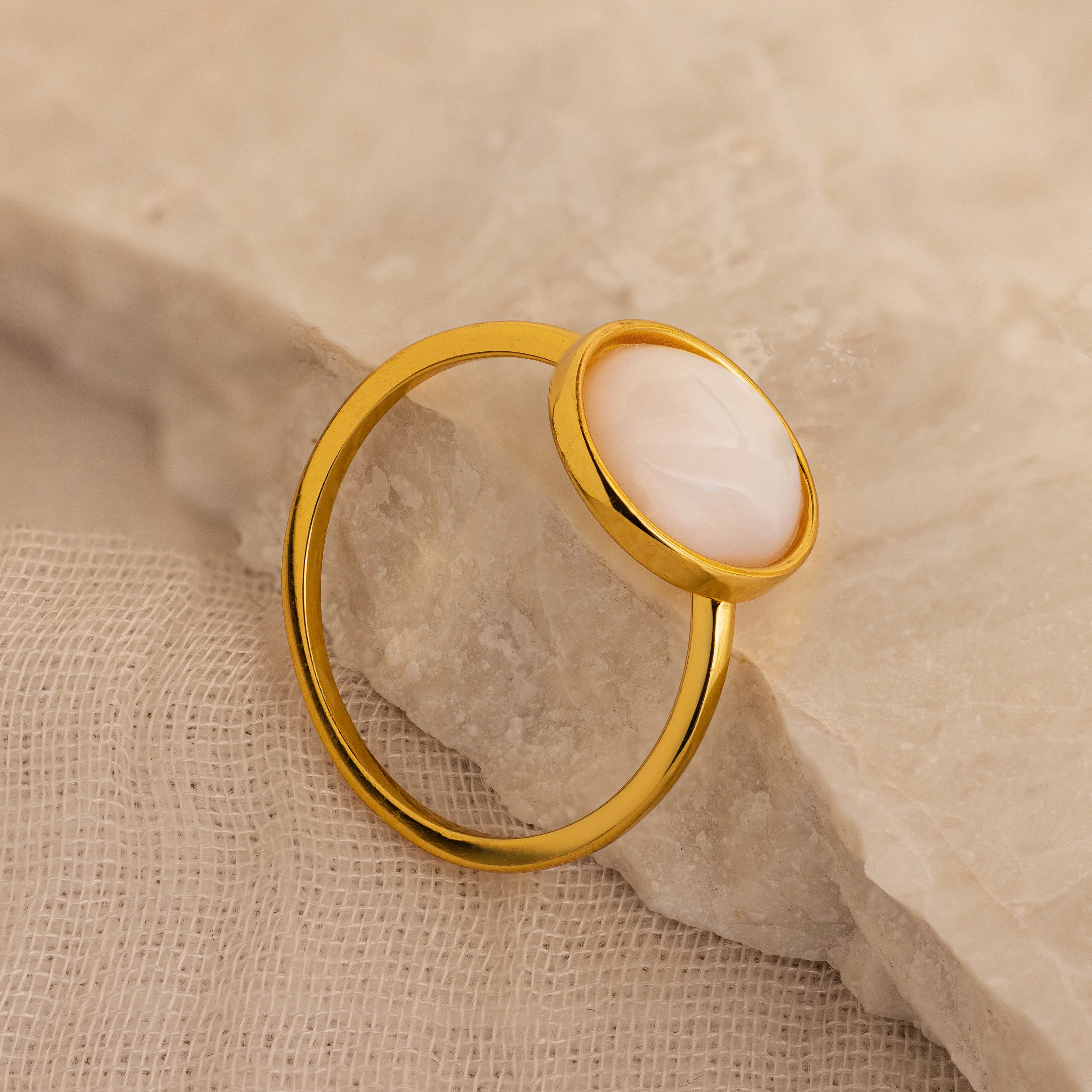 Mother of Pearl Signet Ring in 18K Gold - Image 5