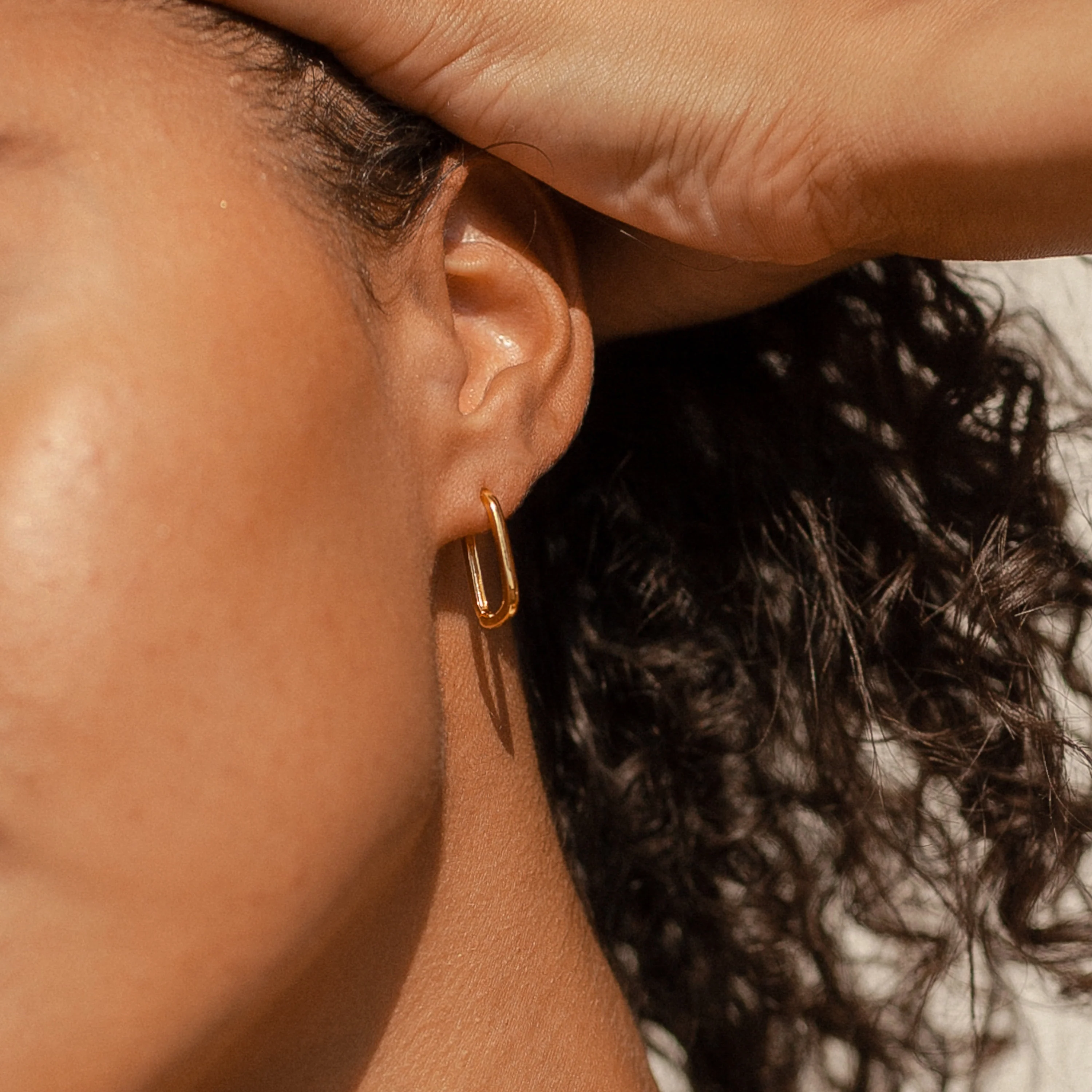 Nina Link Earrings in 18K Gold - Image 2
