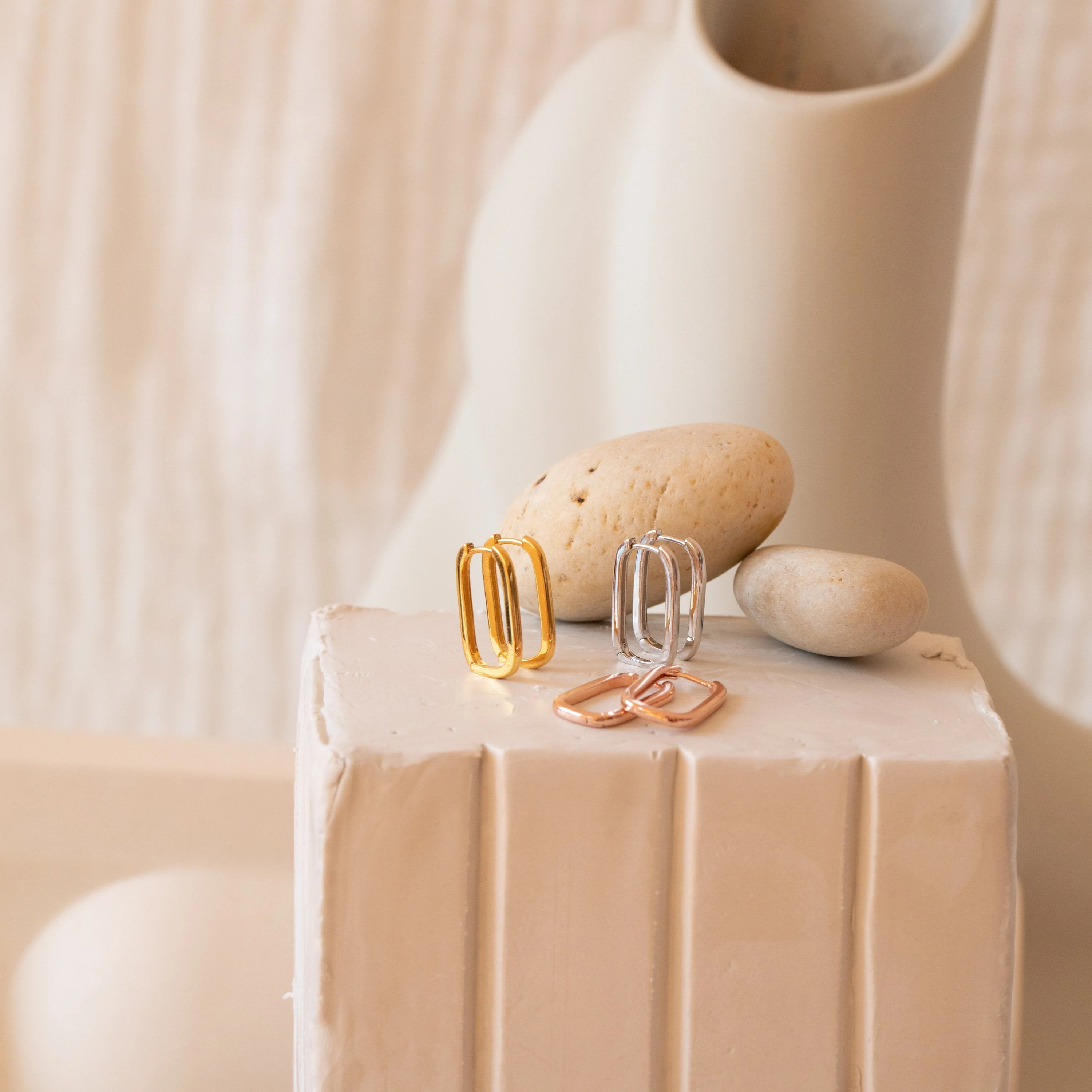 Nina Link Earrings in 18K Gold - Image 5