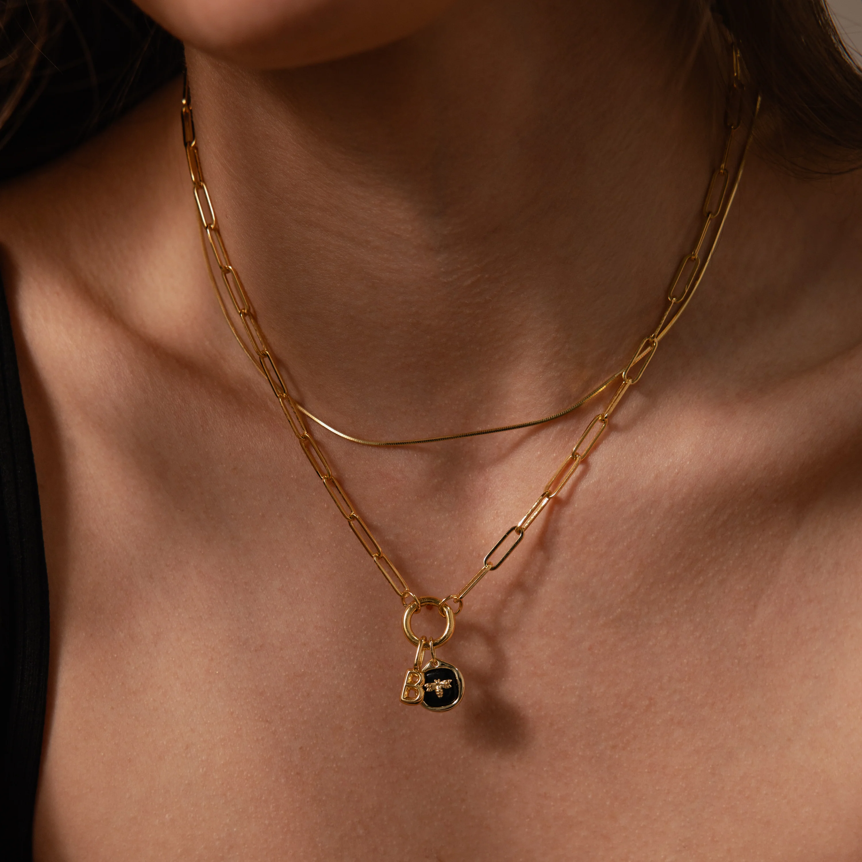 Onyx Honeybee Charm in 18K Gold - Image 6