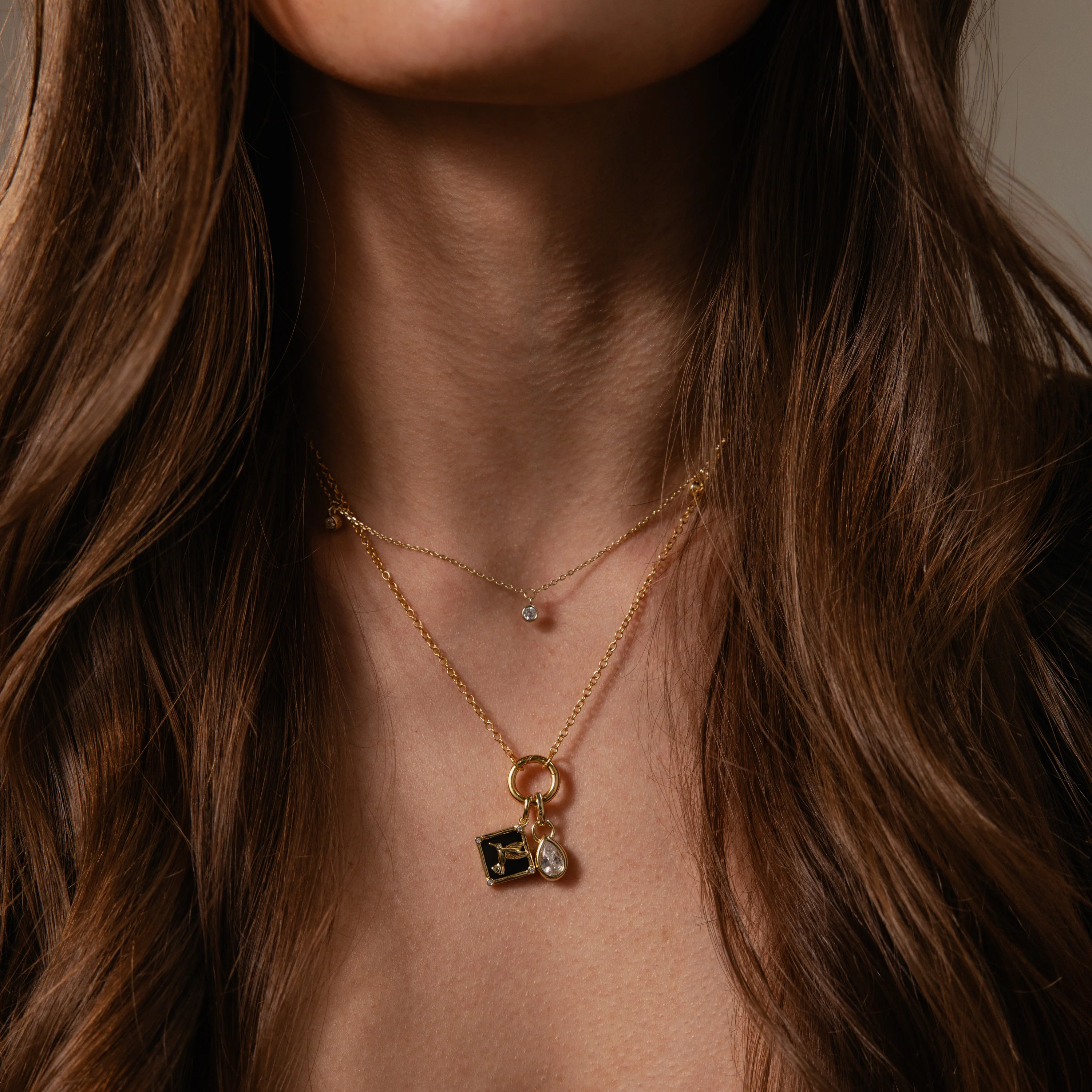 Onyx Hummingbird Charm in 18K Gold - Image 4