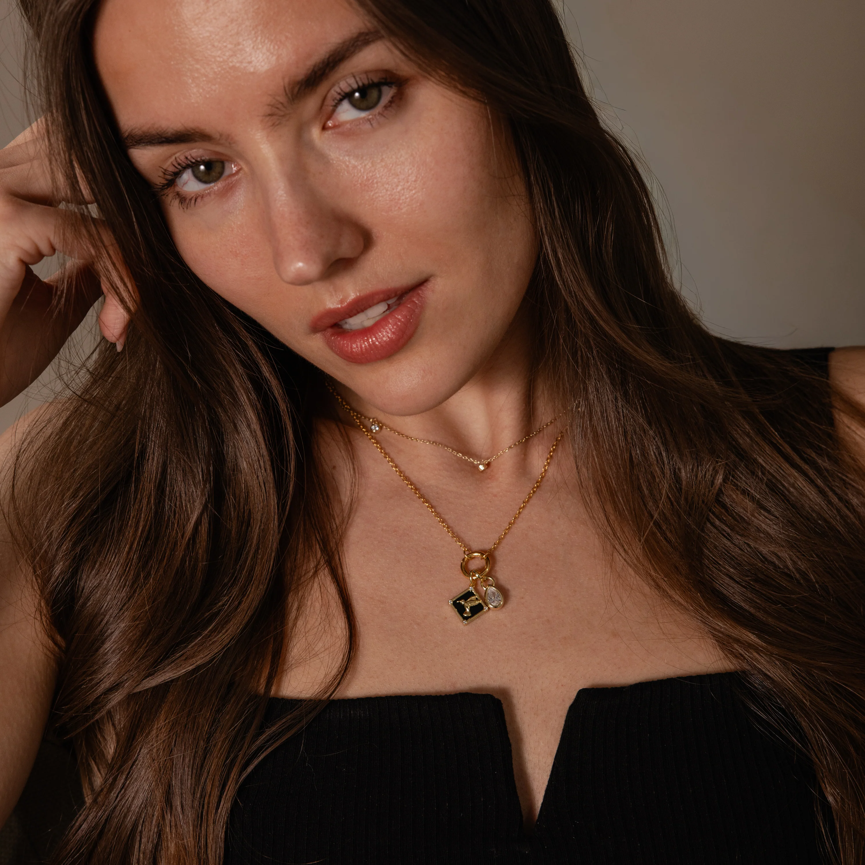 Onyx Hummingbird Charm in 18K Gold - Image 8