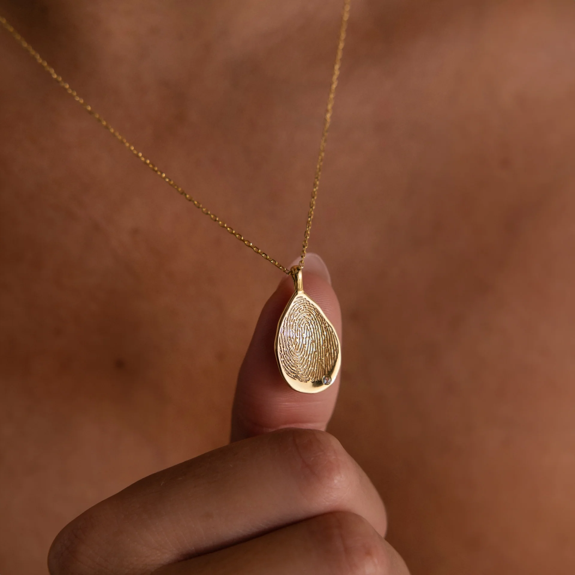 Organic Fingerprint Teardrop Necklace in 18K Gold - Image 2