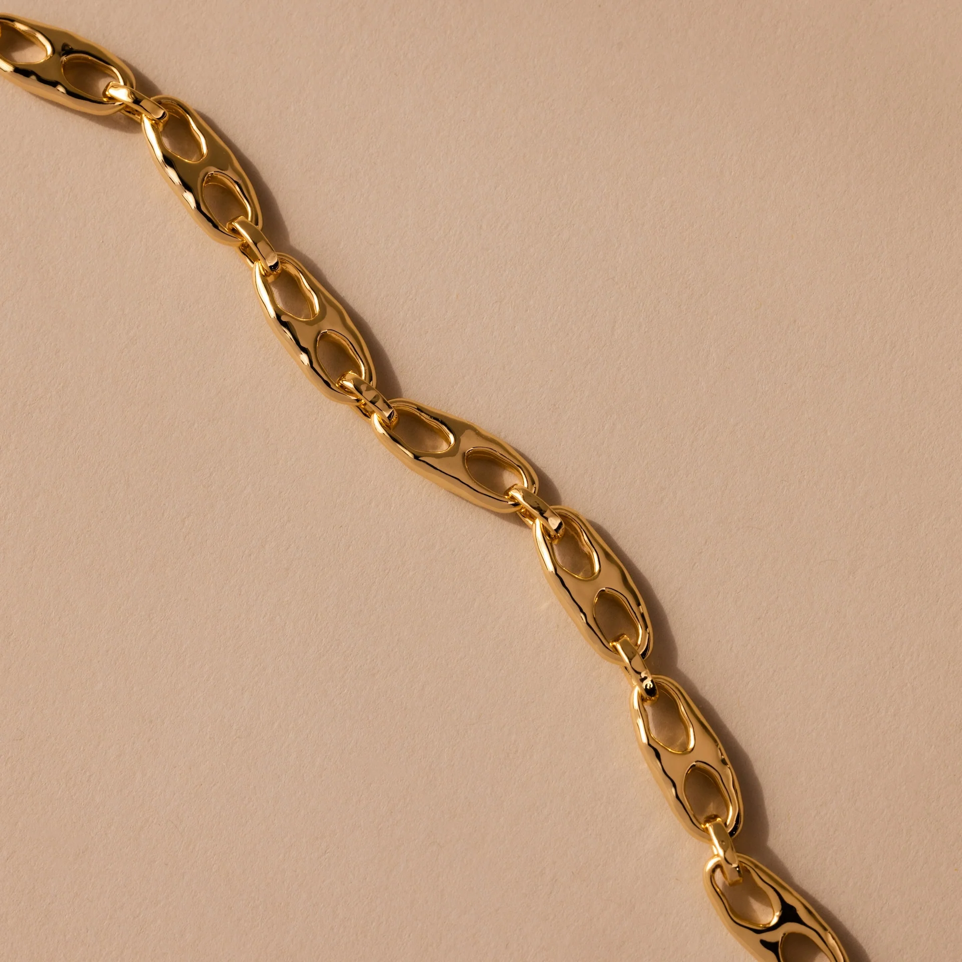 Organic Mariner Chain Bracelet in 18K Gold - Image 5
