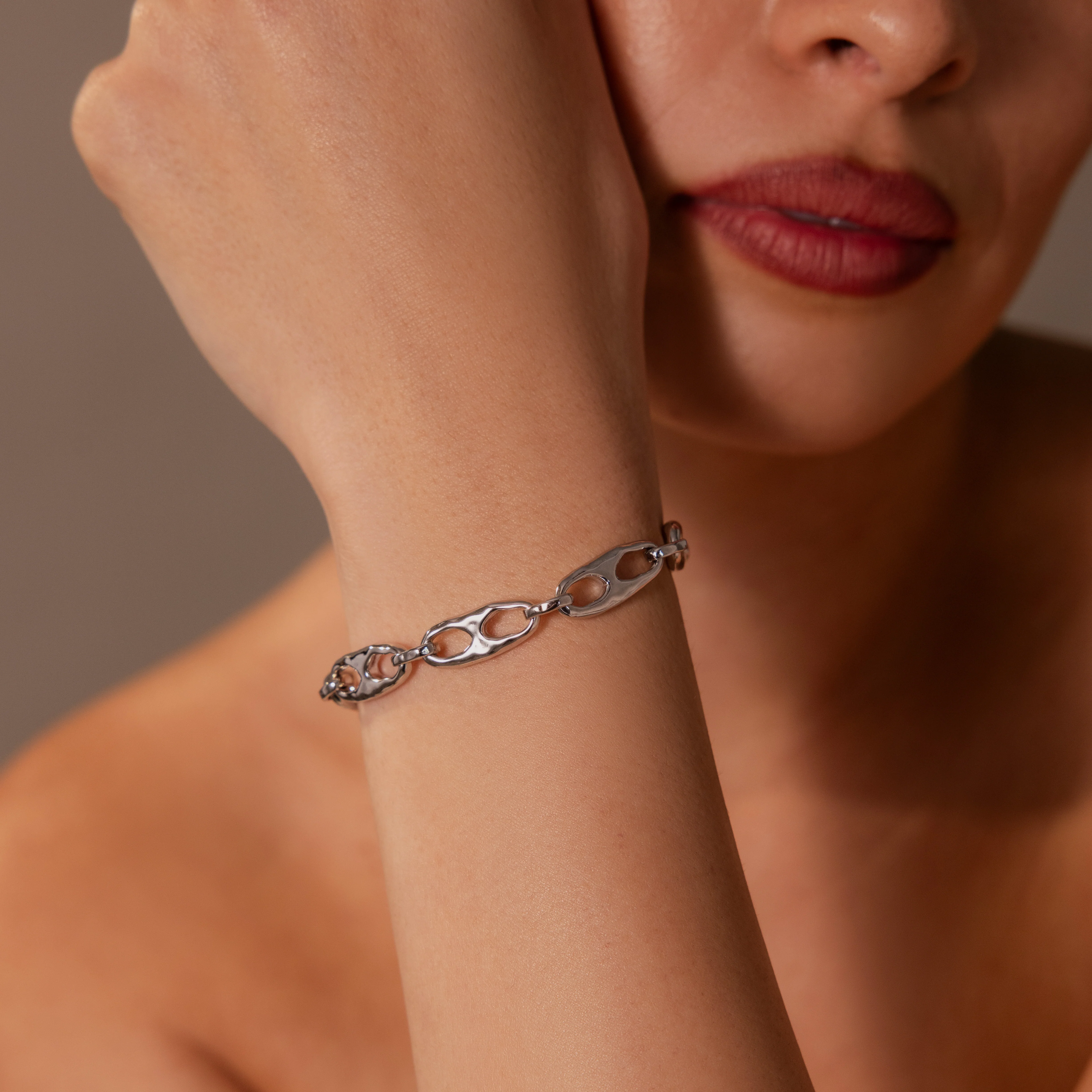 Organic Mariner Chain Bracelet in Silver - Image 2