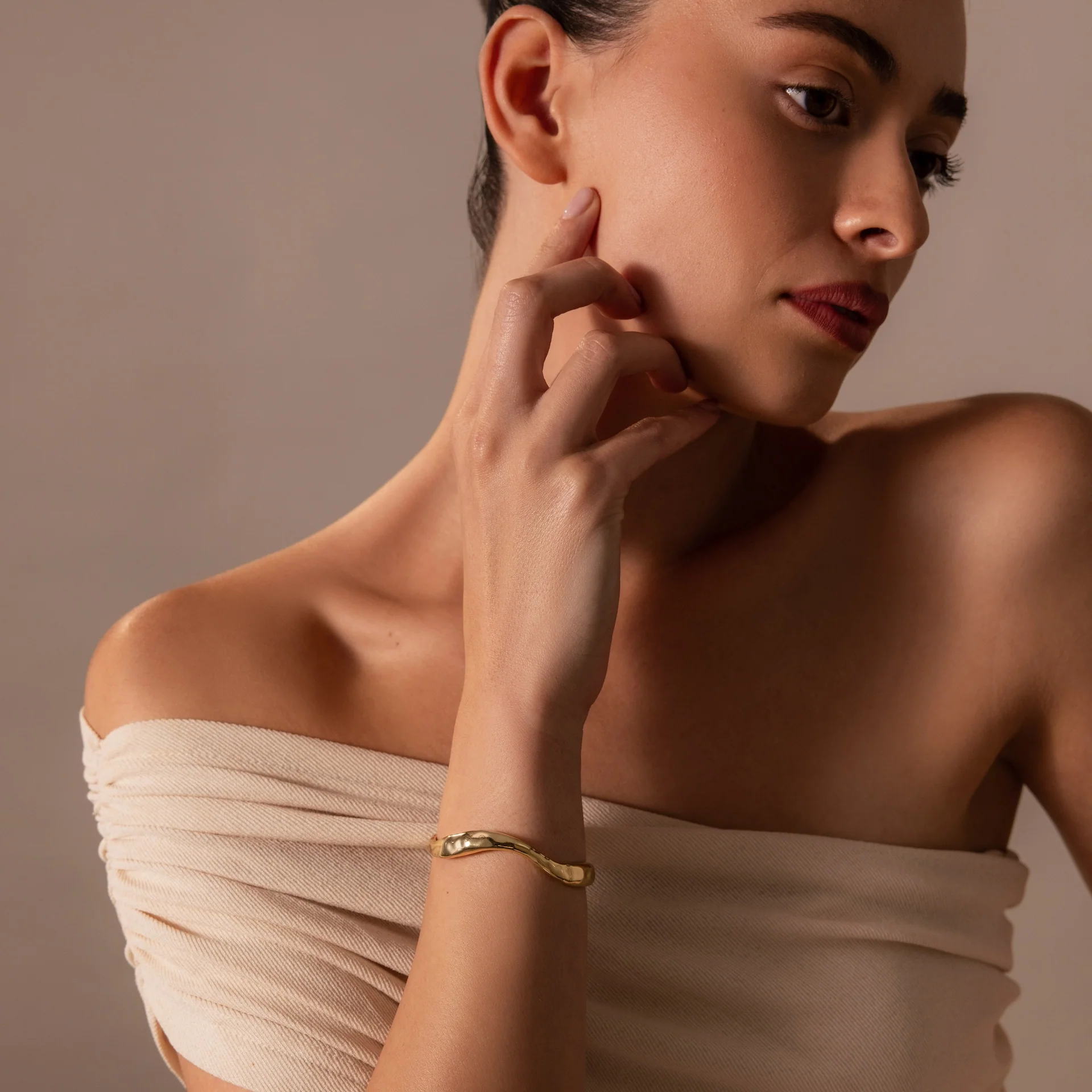 Organic Wavy Cuff Bracelet in 18K Gold - Image 4