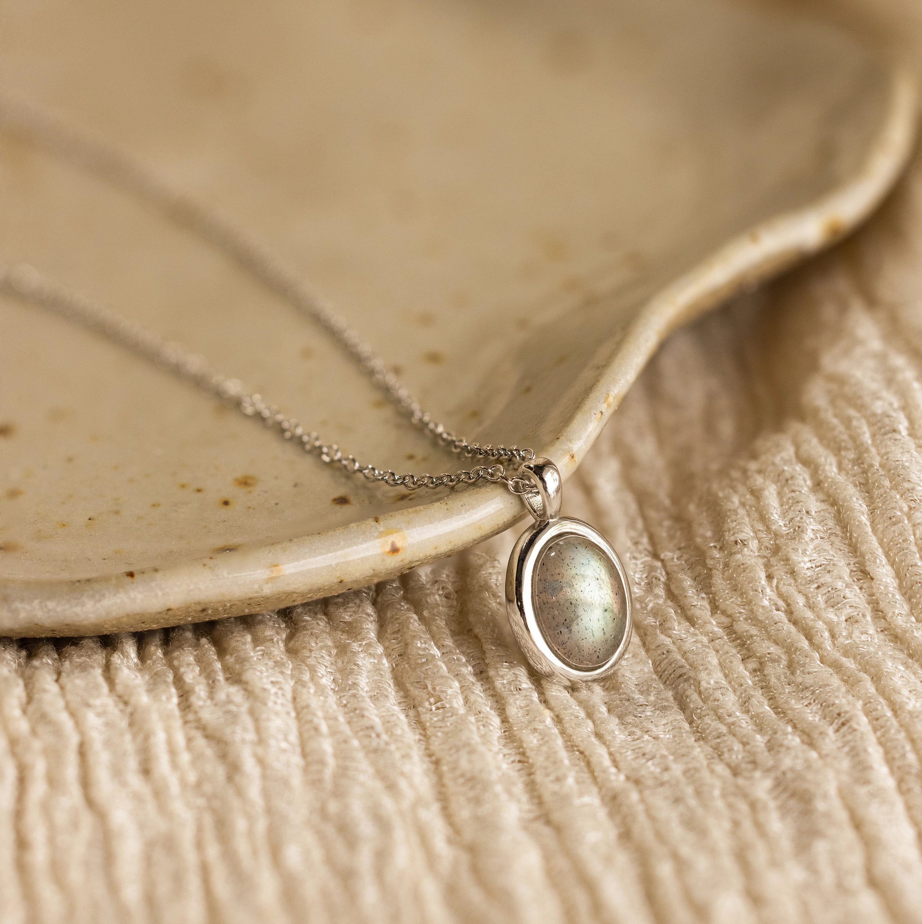 Oval Labradorite Pendant Necklace - Image 3