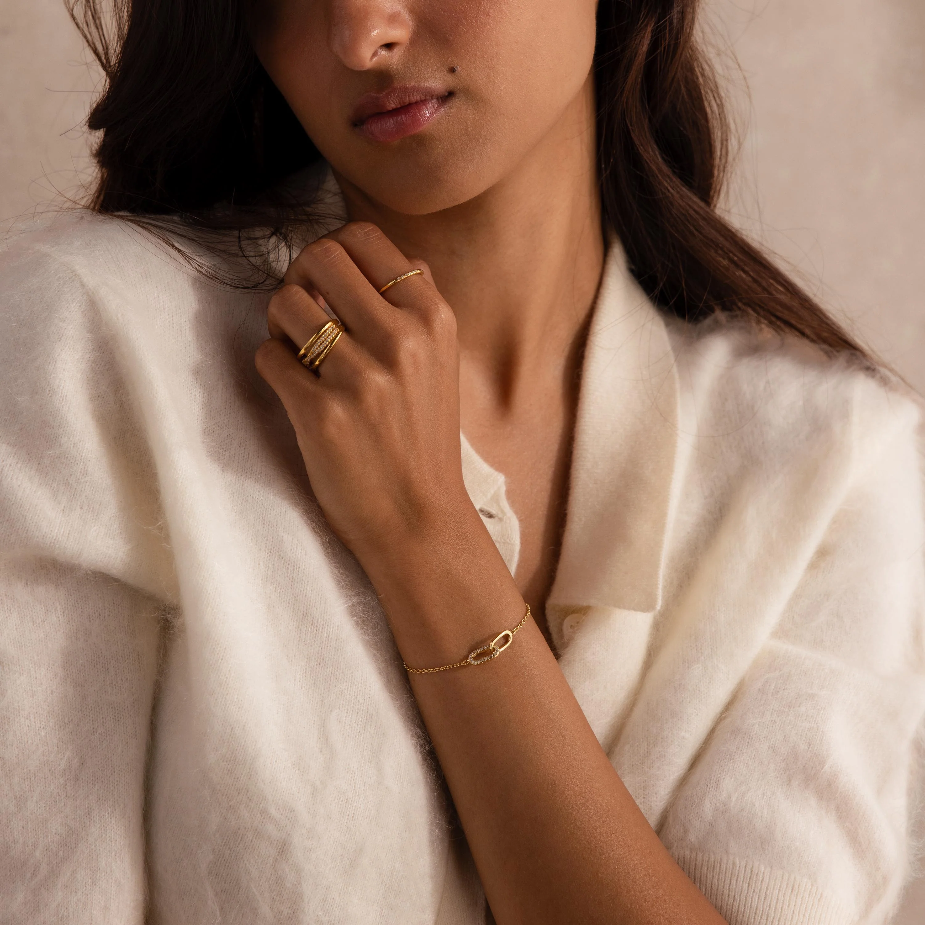 Pave Linked Pendant Bracelet in 18K Gold - Image 4