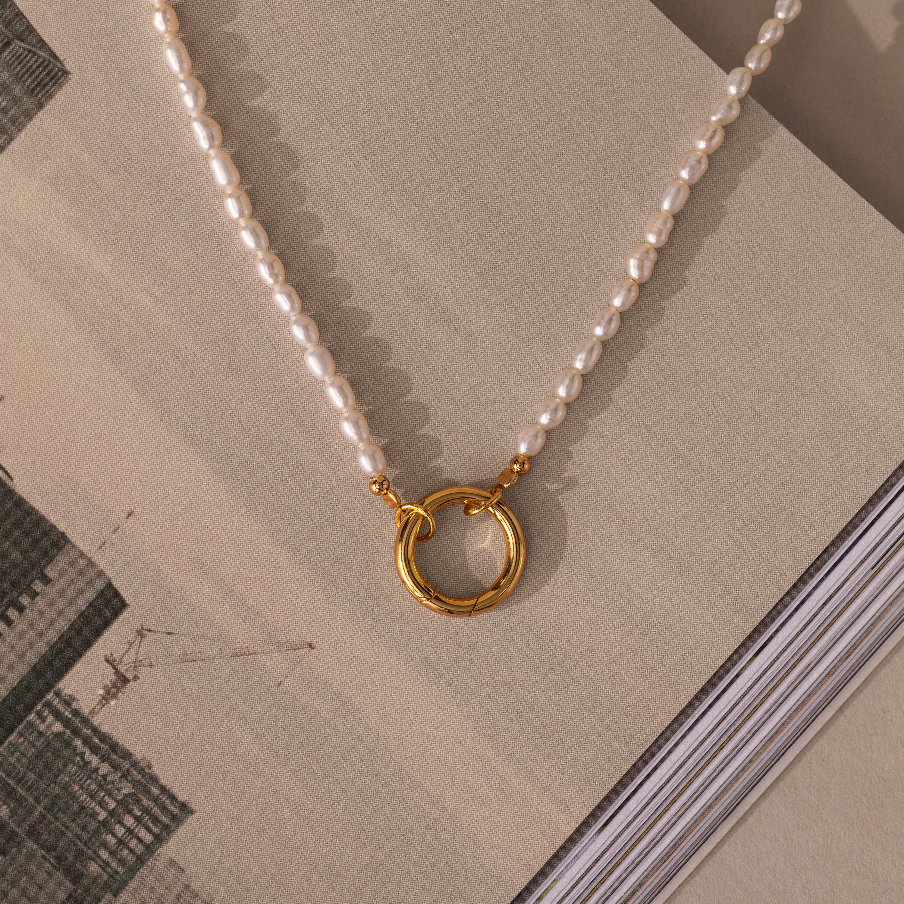 Pearl Chain Clasp Necklace in 18K Gold - Image 7