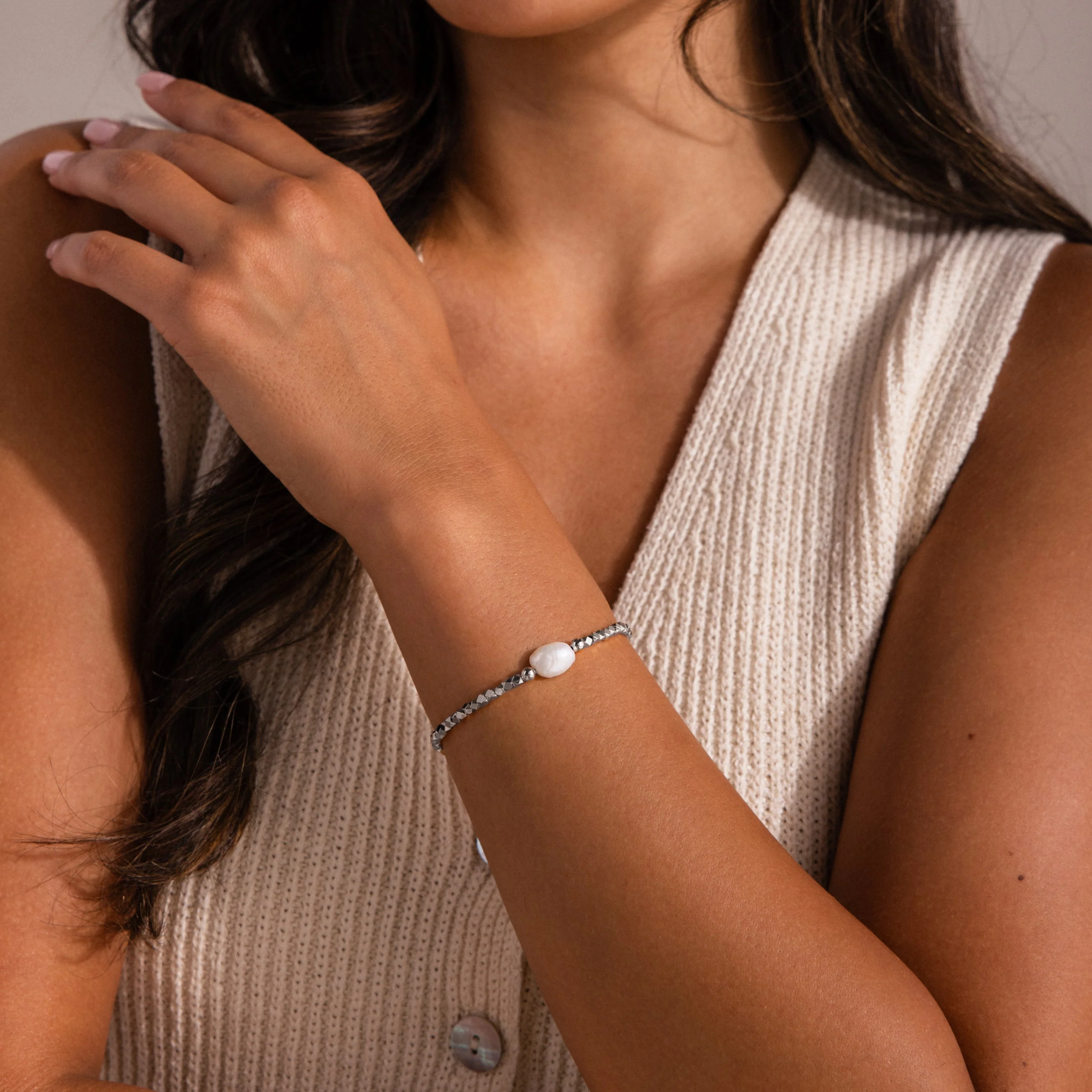 Pearl Charm Beaded Bracelet in Silver - Image 4