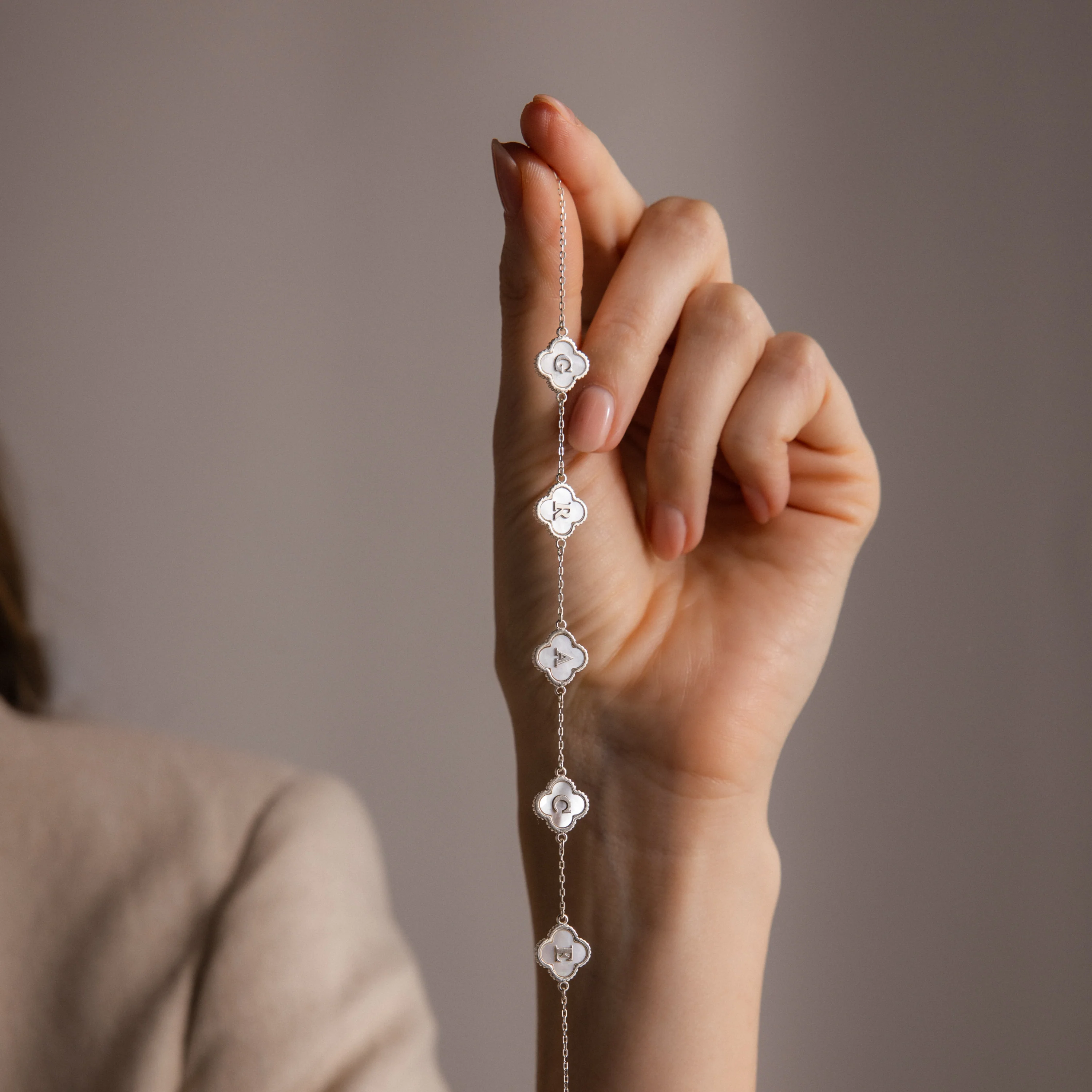 Pearl Clover Letter Bracelet in Silver - Image 4