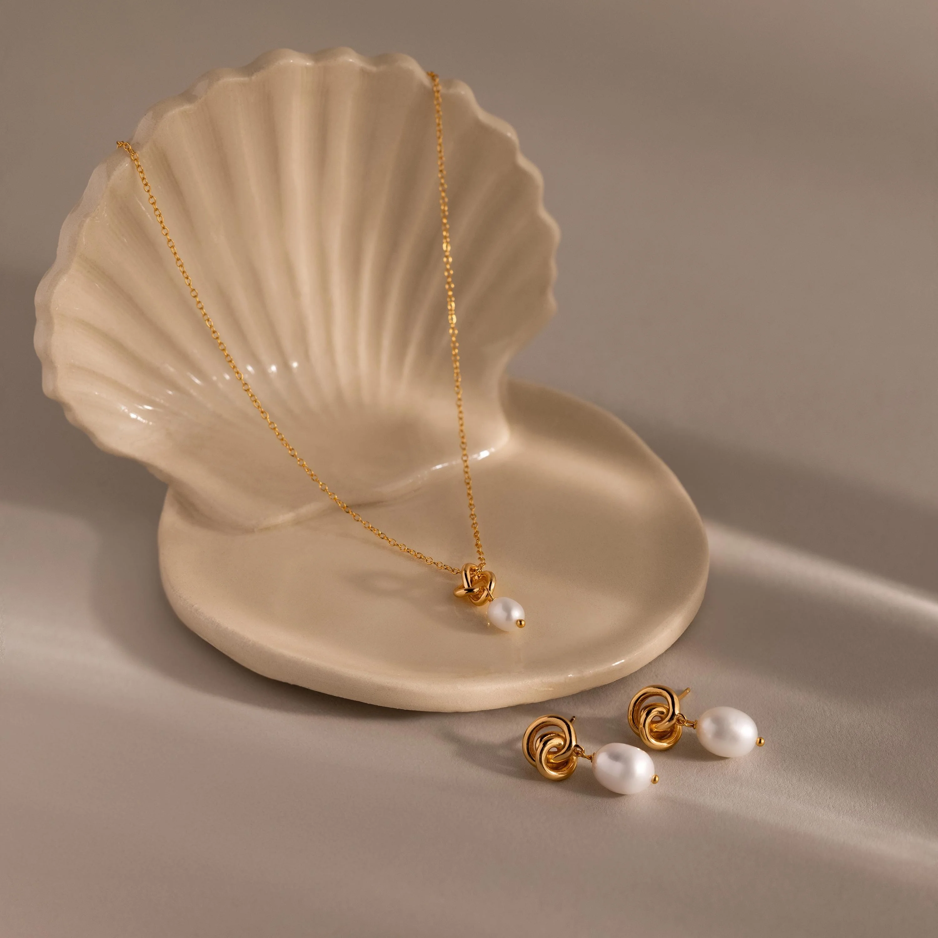 Pearl Knot Necklace & Earrings Set in 18K Gold - Image 5