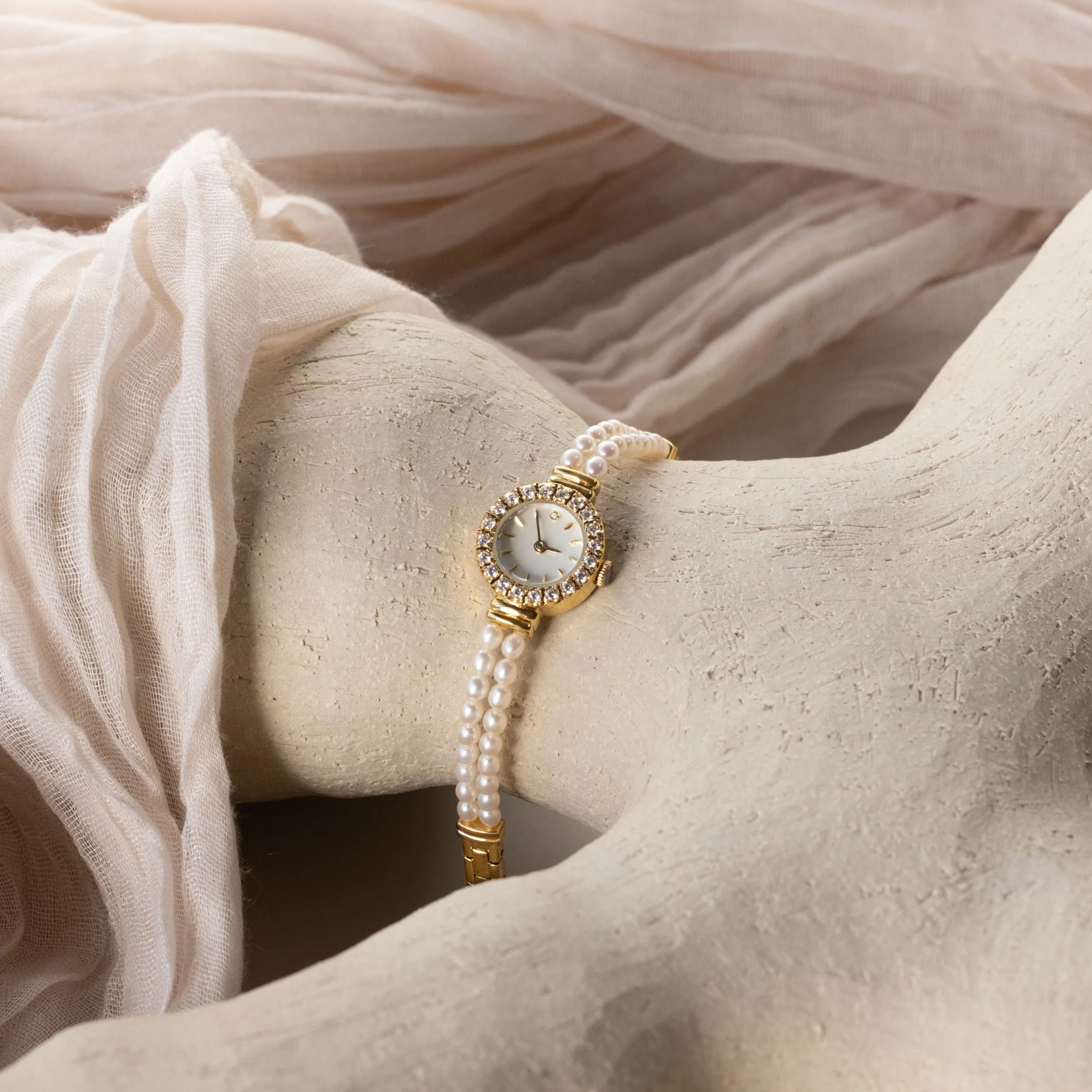 Pearl Link Timepiece - Image 3