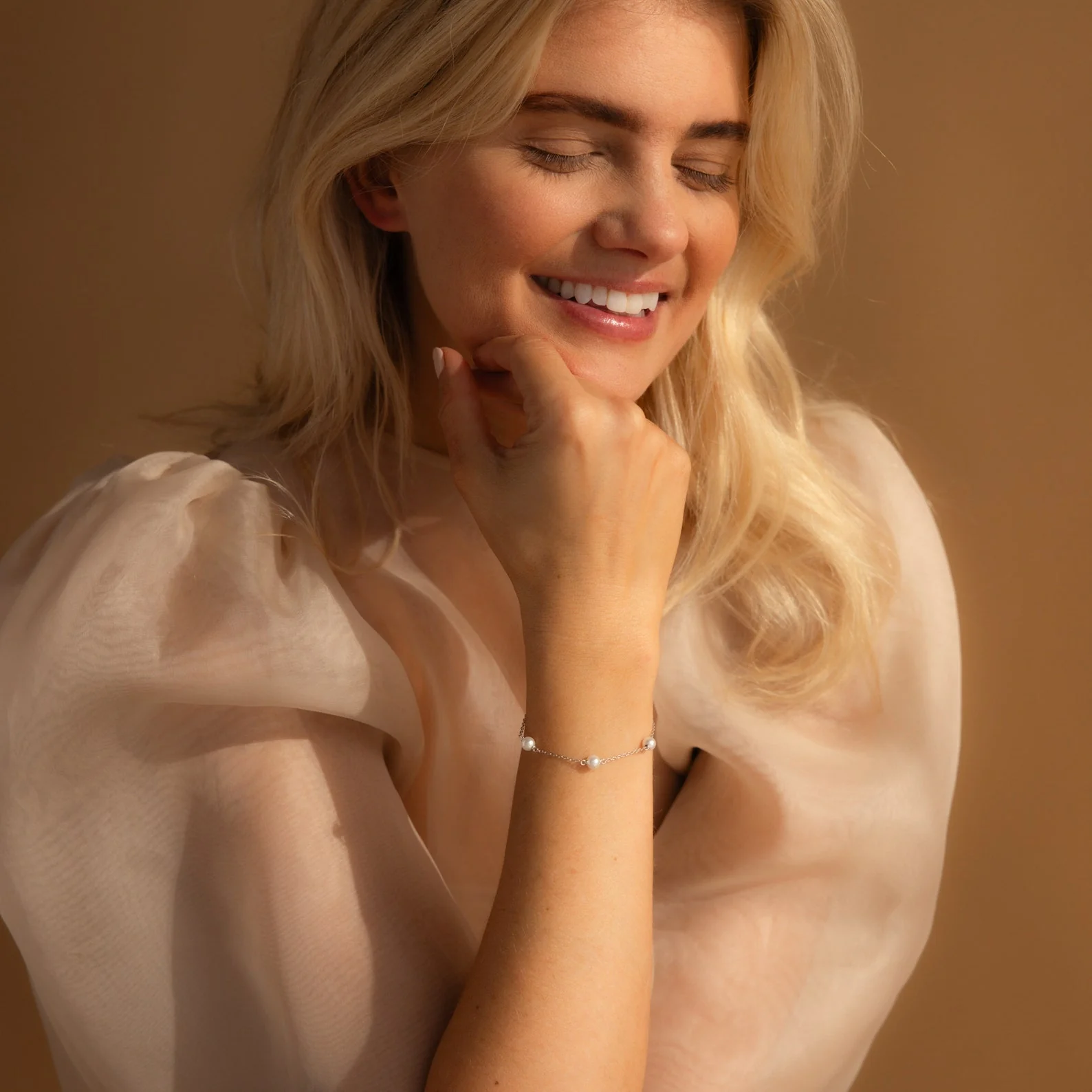 Pearl Station Bracelet in 18K Gold - Image 4