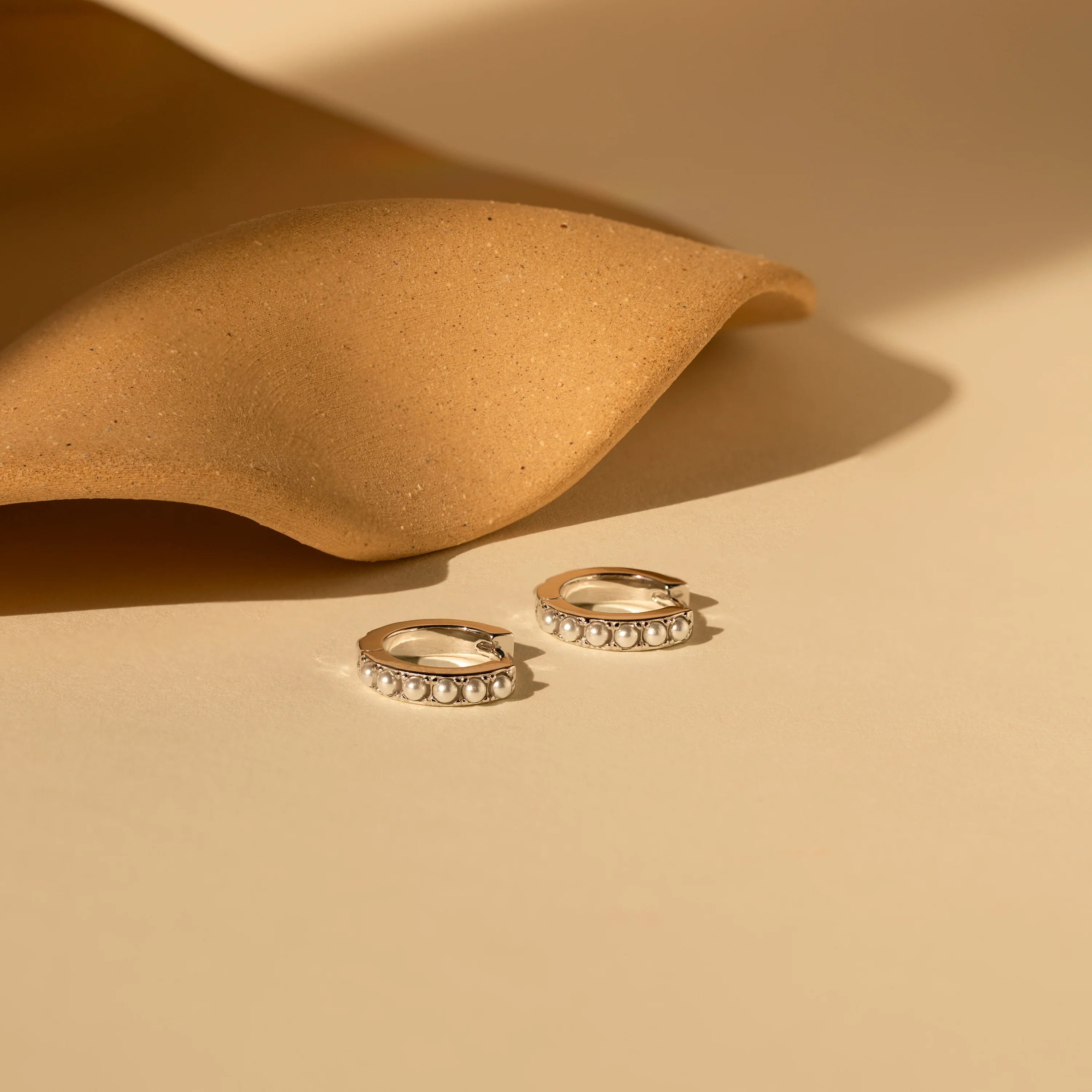 Perle Huggies in Silver - Image 5