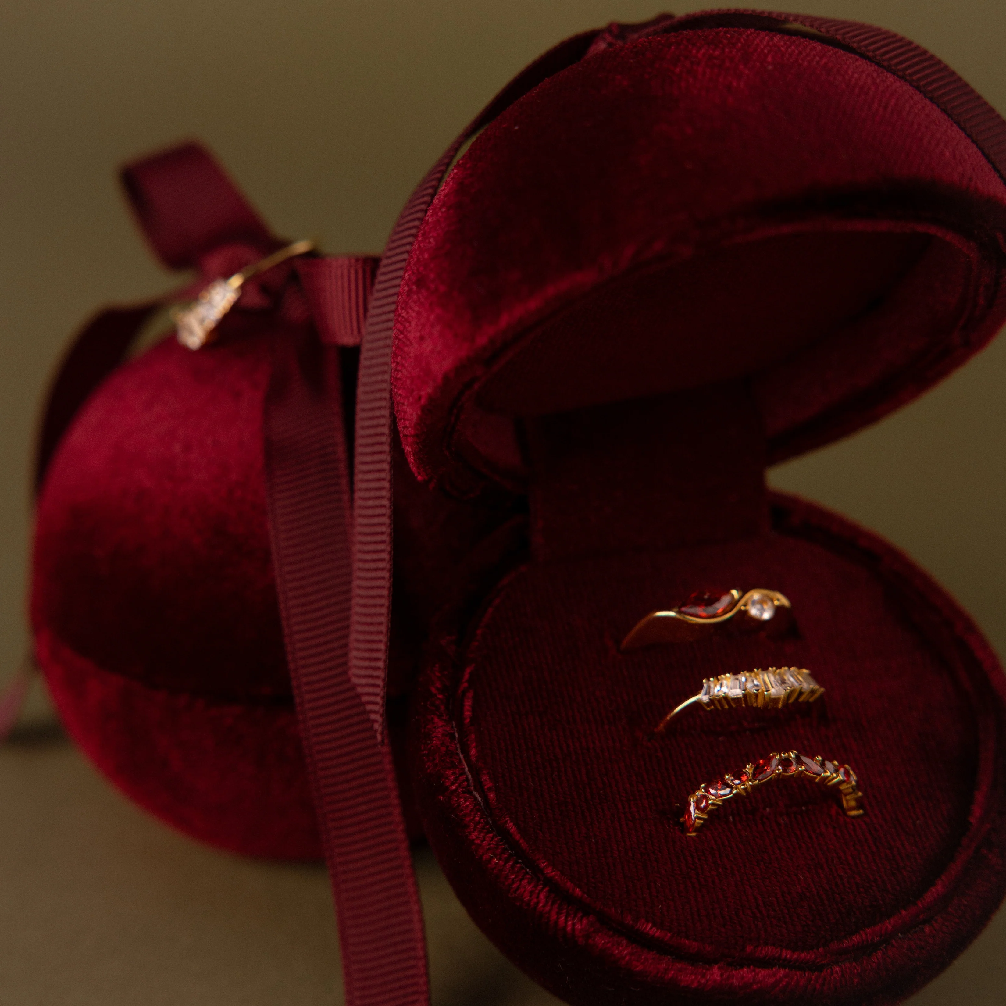 Red Ornament Jewelry Box - Image 4