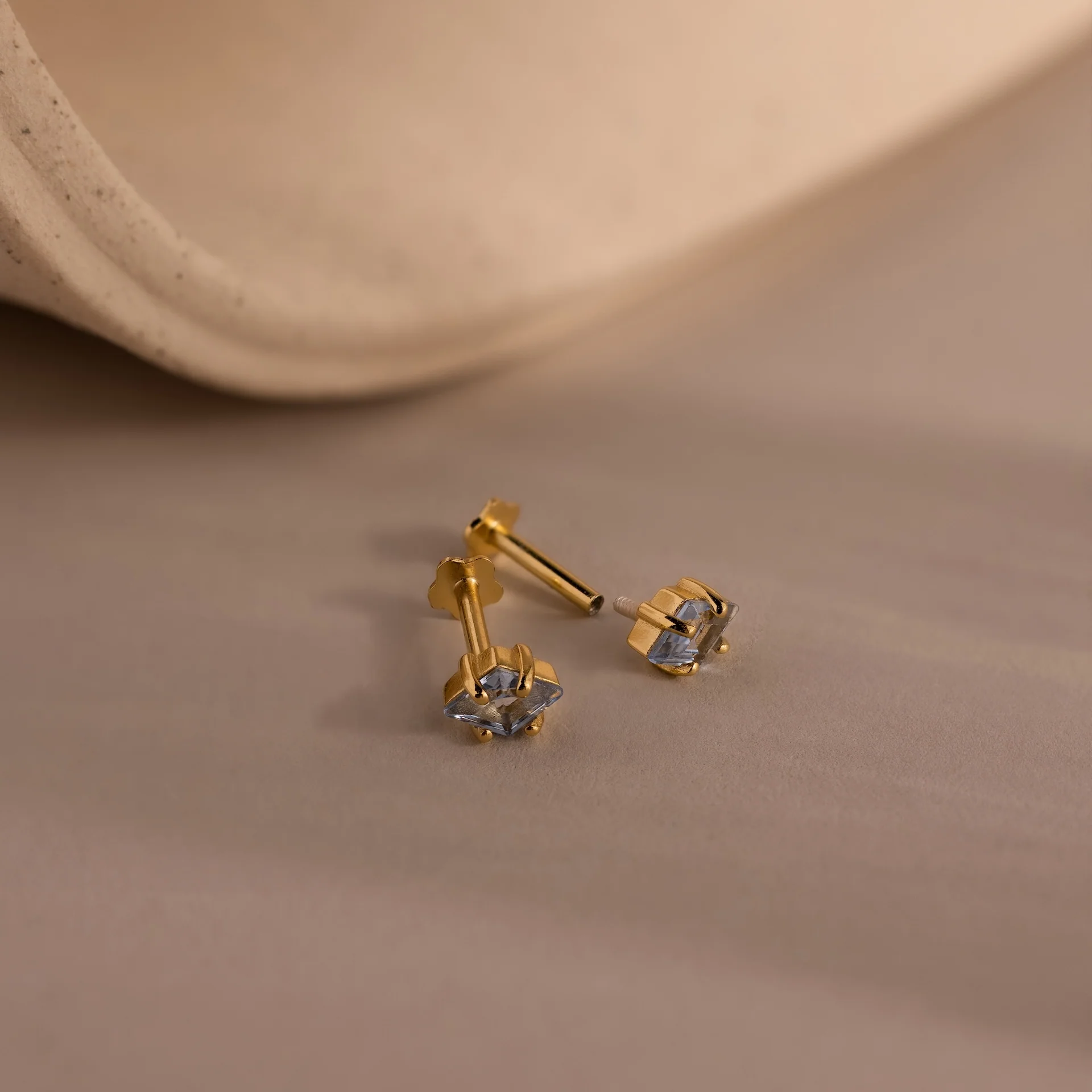 Rhombus Sapphire Flatback Studs - Image 3