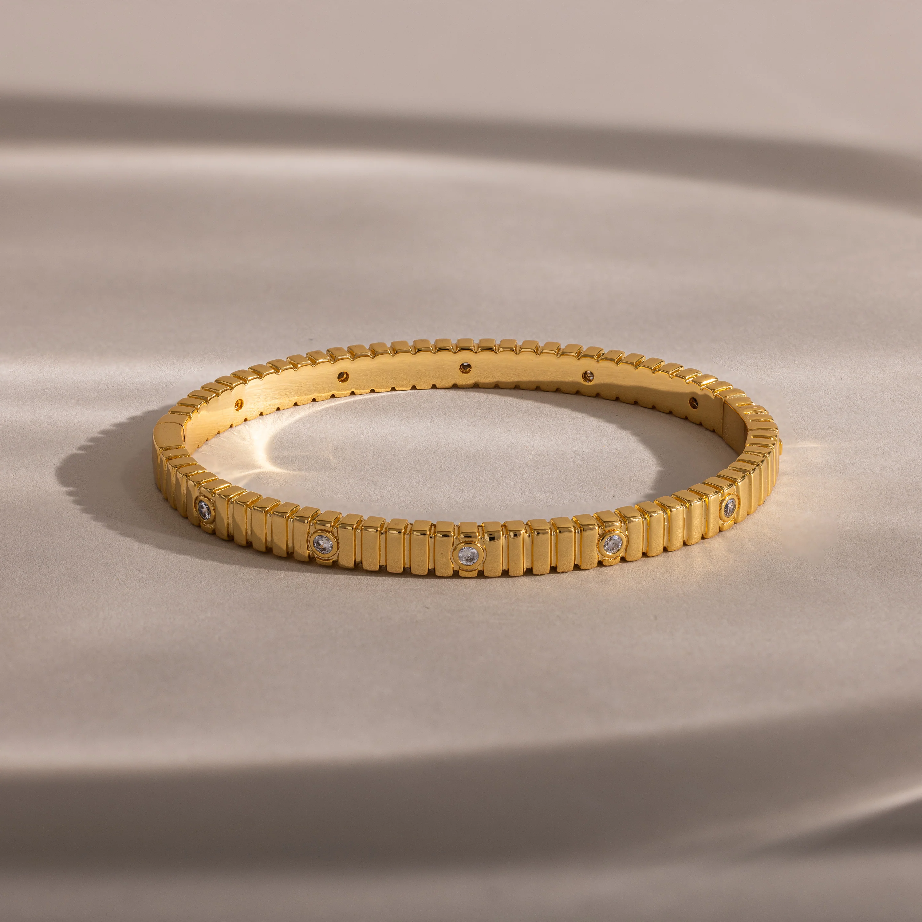 Ribbed Diamond Bangle in 18K Gold