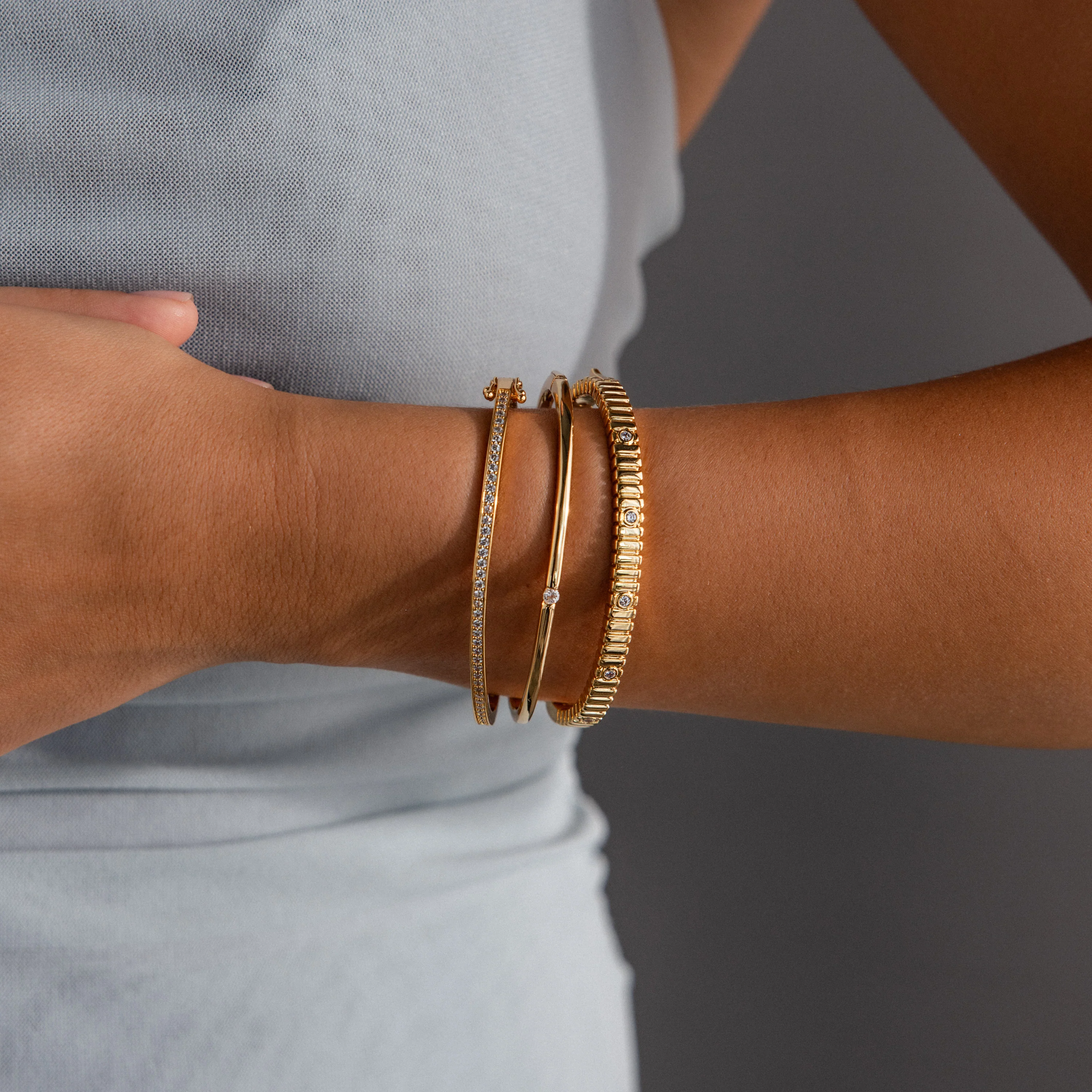 Ribbed Diamond Bangle in 18K Gold - Image 4
