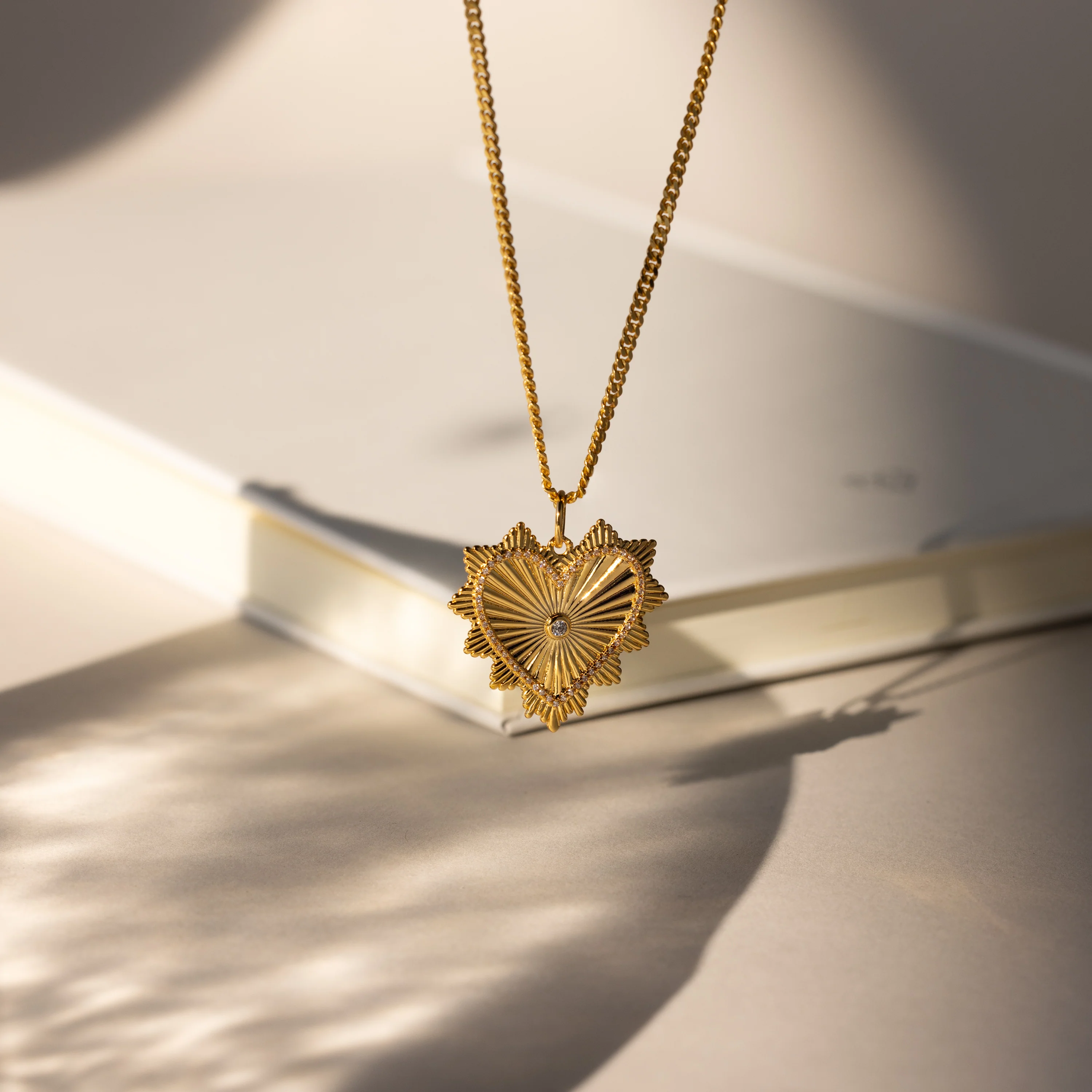 Ribbed Diamond Heart Charm in 18K Gold - Image 5