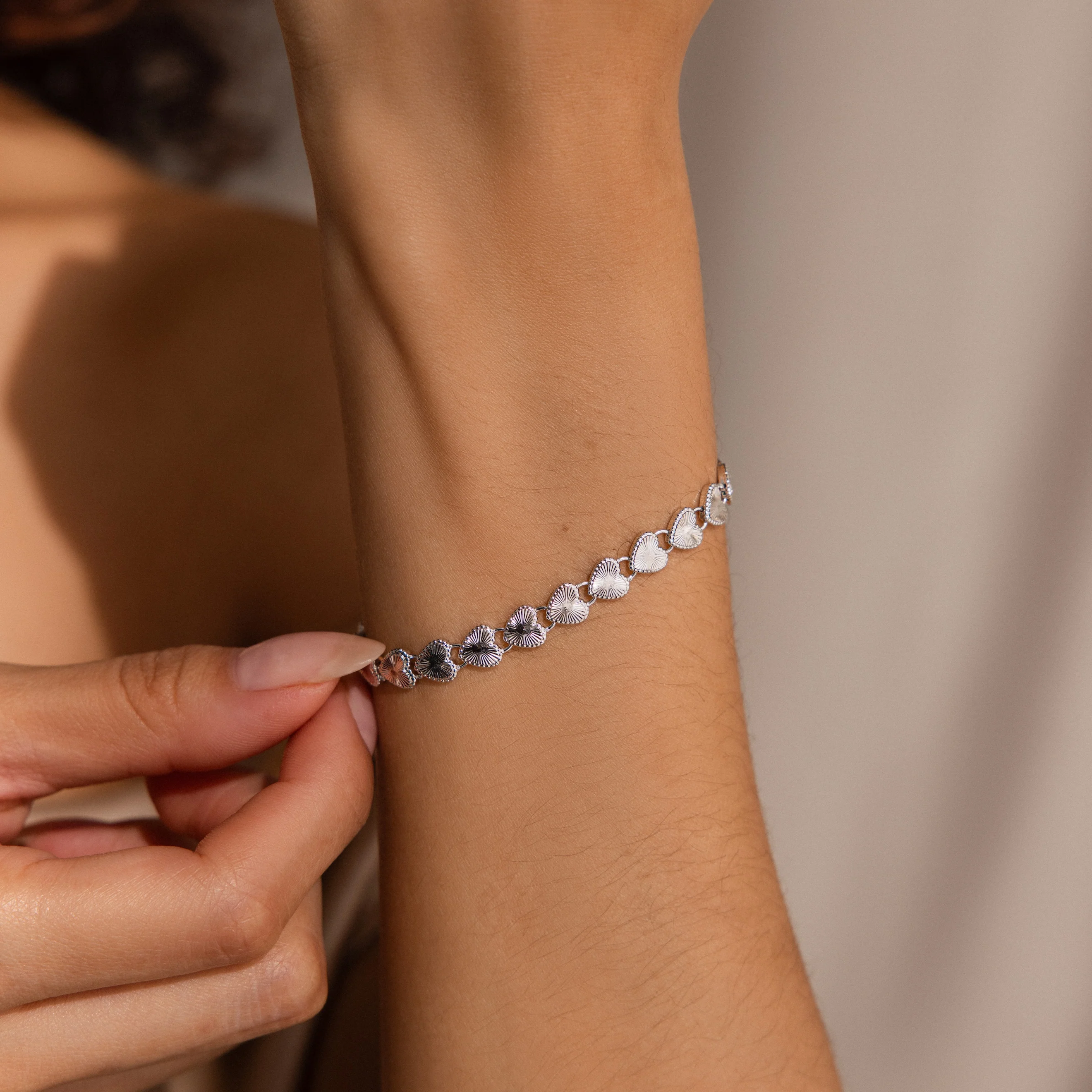Ribbed Heart Link Bracelet - Image 5
