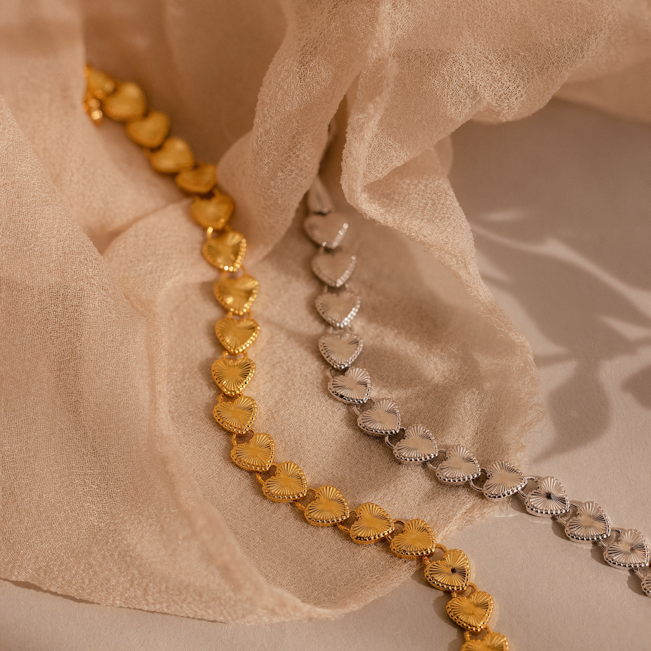Ribbed Heart Link Bracelet in Silver - Image 3