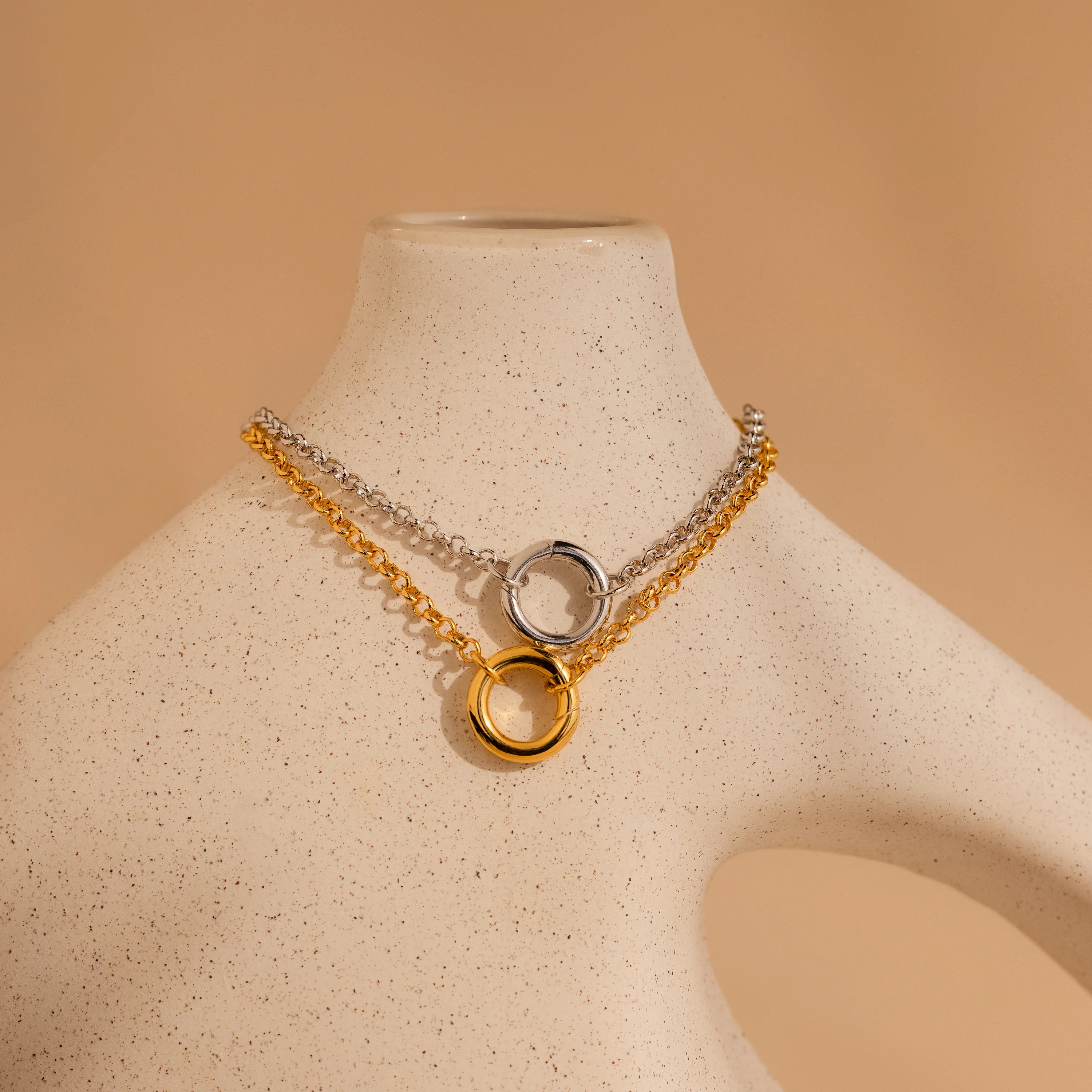 Rolo Circle Charm Bracelet in 18K Gold - Image 4
