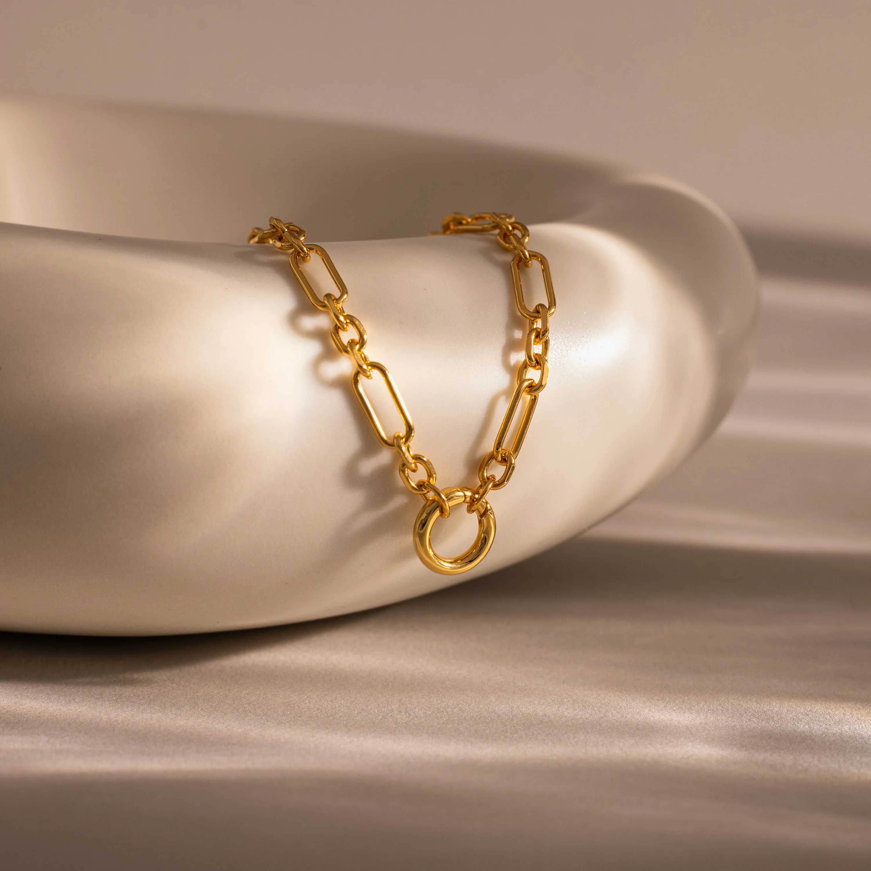 Rolo Circle Figaro Necklace in 18K Gold - Image 5